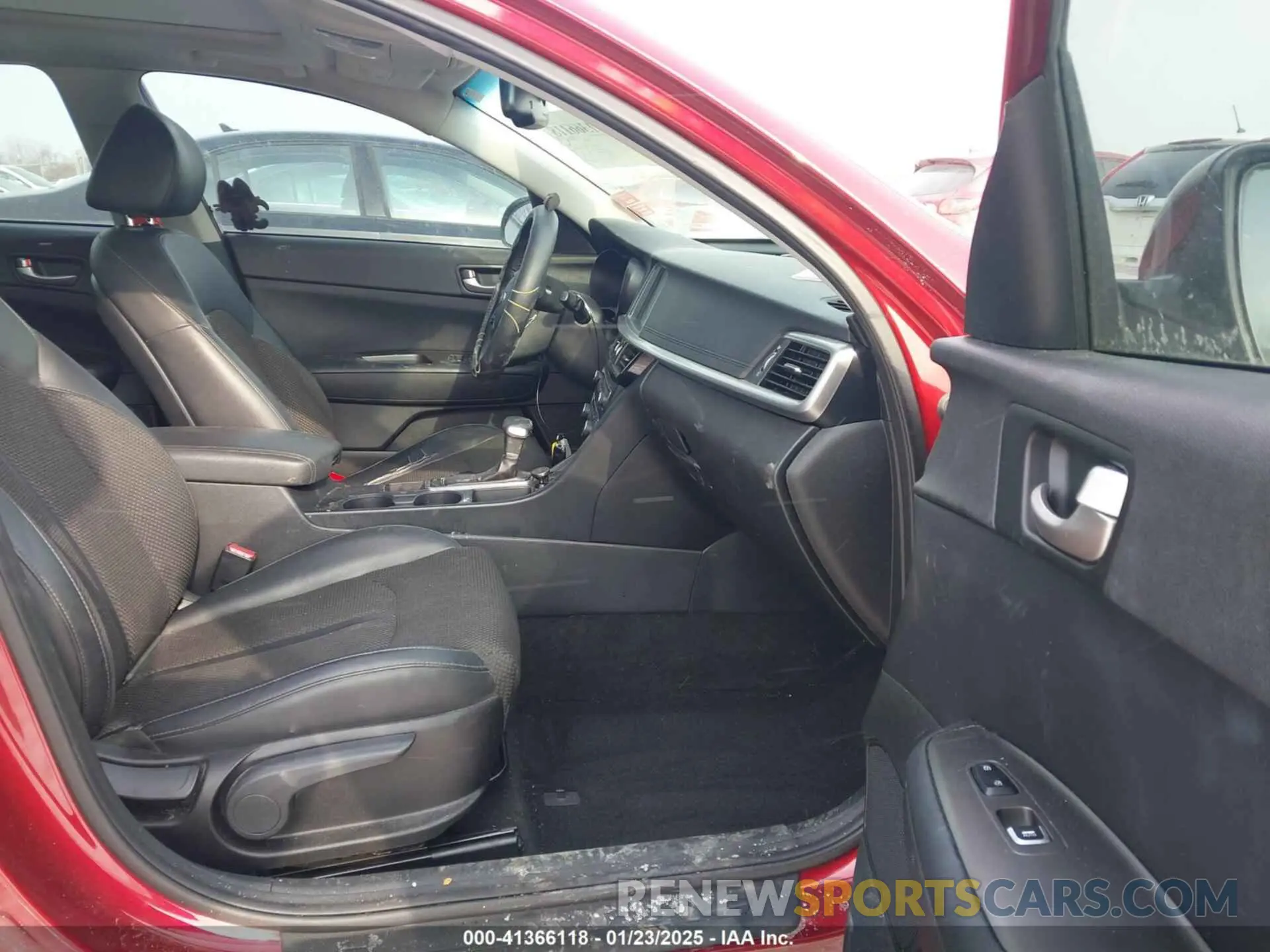 5 Photograph of a damaged car 5XXGT4L31KG349821 KIA OPTIMA 2019