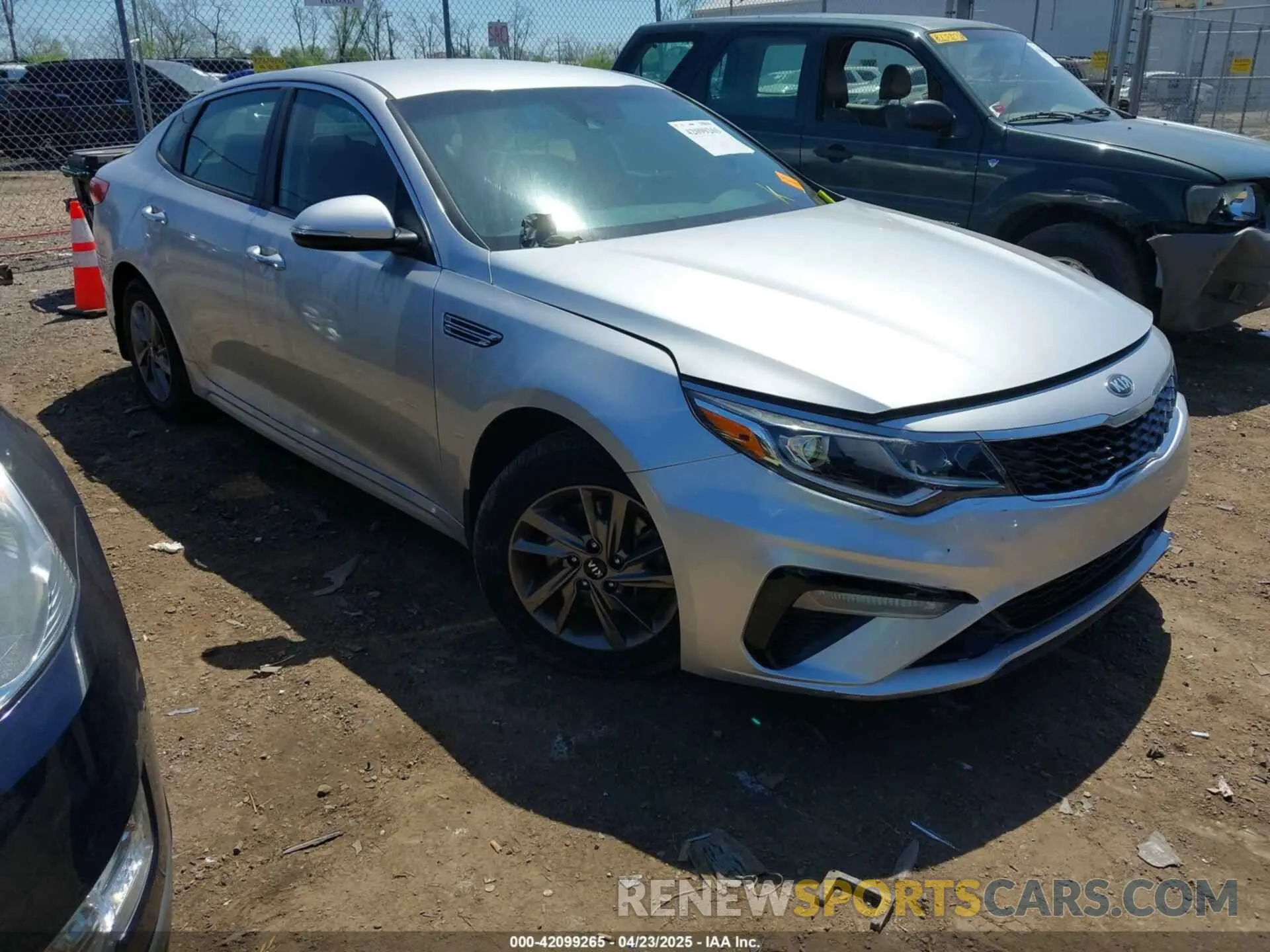 1 Photograph of a damaged car 5XXGT4L31KG351715 KIA OPTIMA 2019