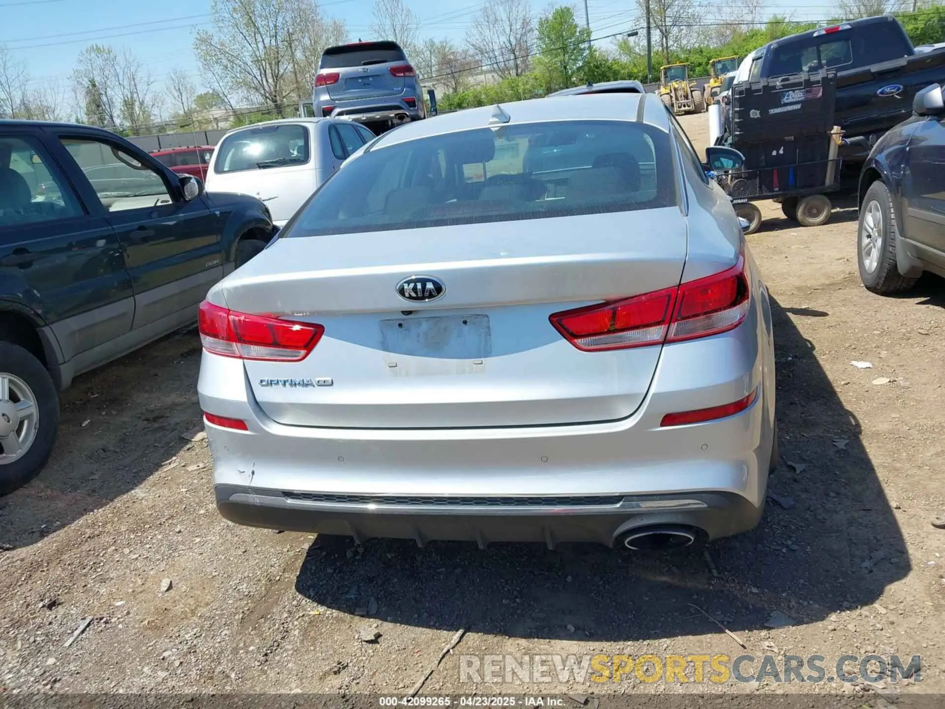 16 Photograph of a damaged car 5XXGT4L31KG351715 KIA OPTIMA 2019