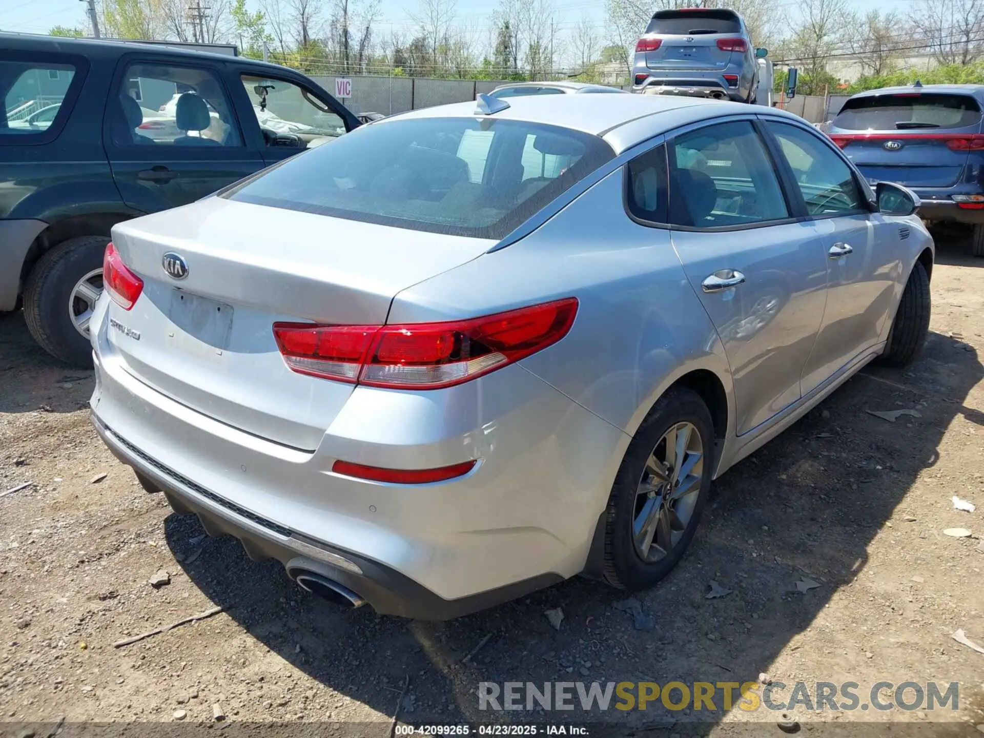 4 Photograph of a damaged car 5XXGT4L31KG351715 KIA OPTIMA 2019