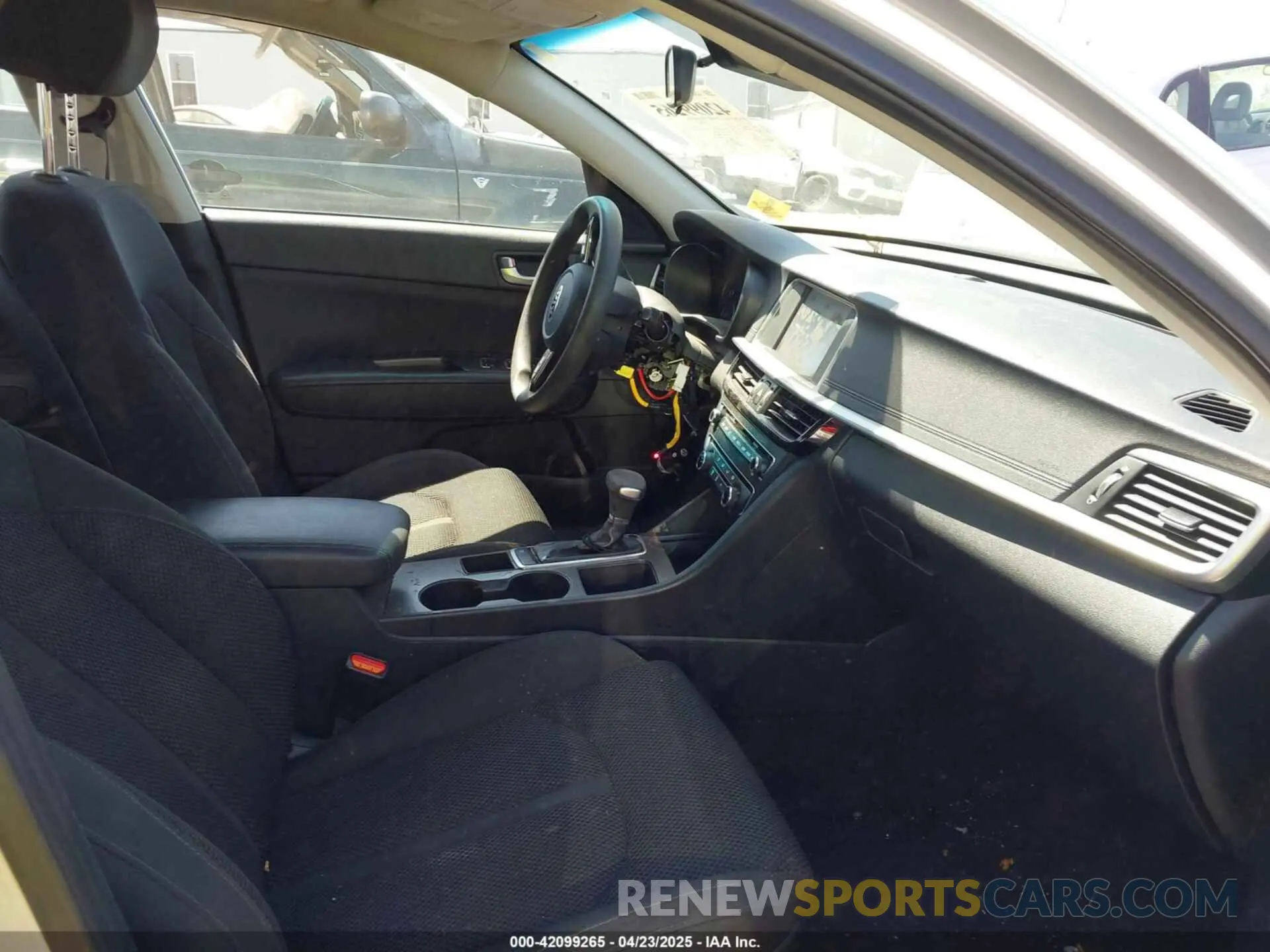 5 Photograph of a damaged car 5XXGT4L31KG351715 KIA OPTIMA 2019