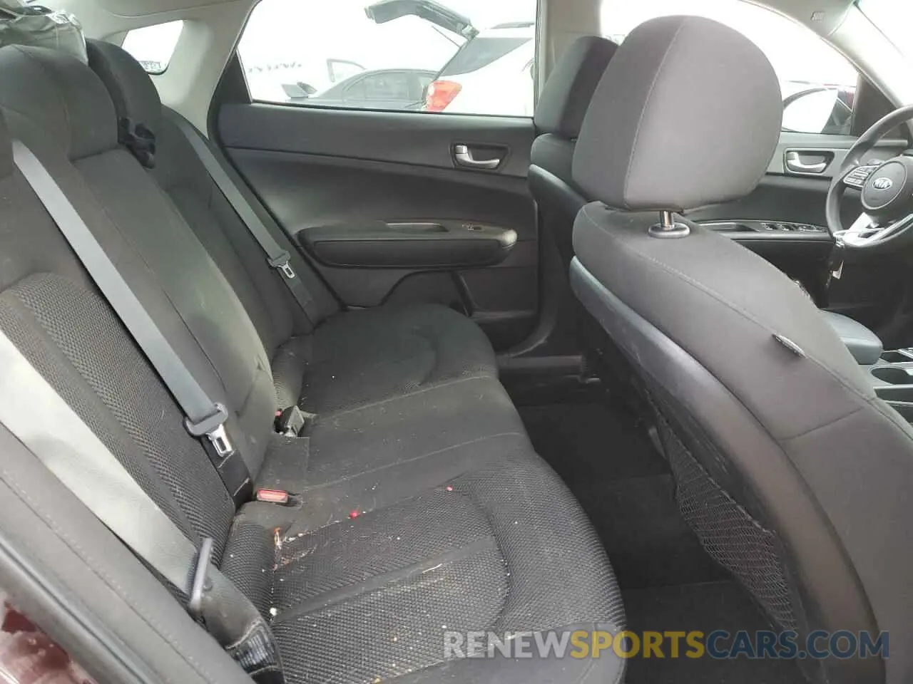 10 Photograph of a damaged car 5XXGT4L31KG354615 KIA OPTIMA 2019