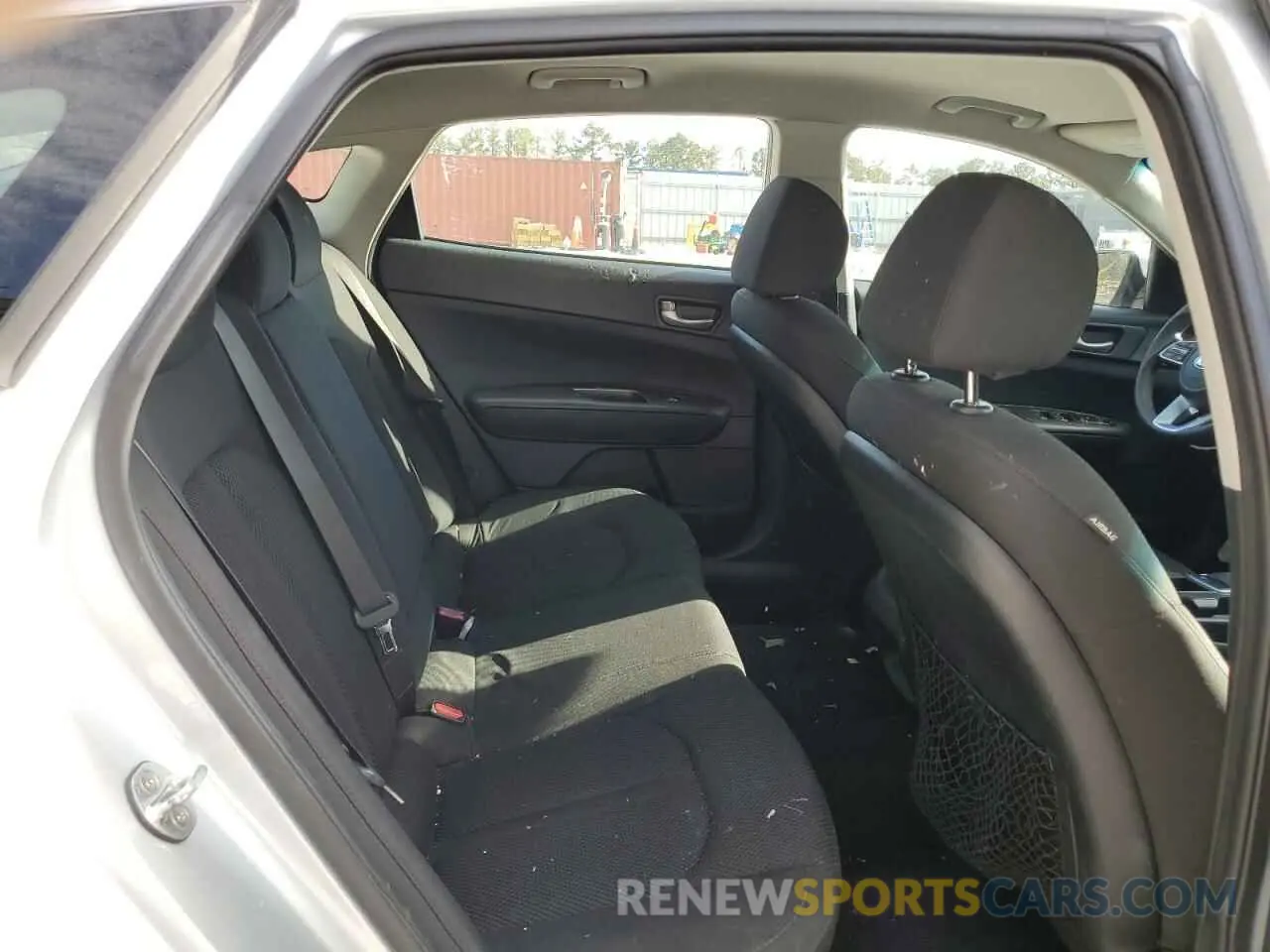 10 Photograph of a damaged car 5XXGT4L31KG357708 KIA OPTIMA 2019