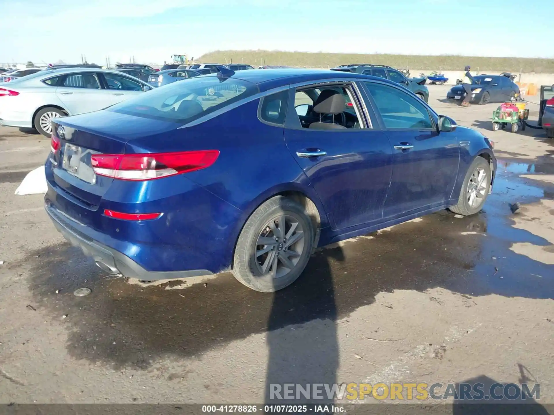 4 Photograph of a damaged car 5XXGT4L31KG363167 KIA OPTIMA 2019