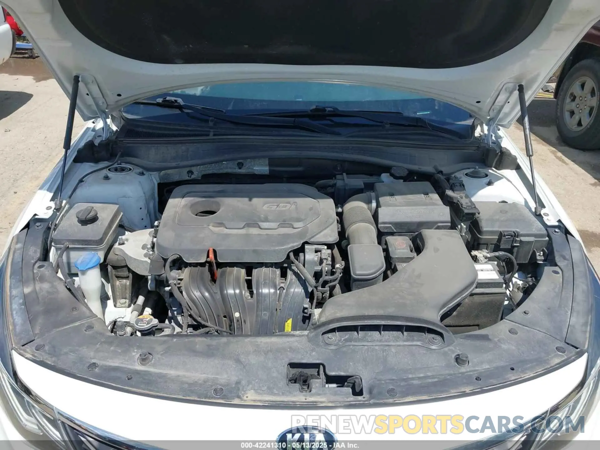 10 Photograph of a damaged car 5XXGT4L31KG364786 KIA OPTIMA 2019