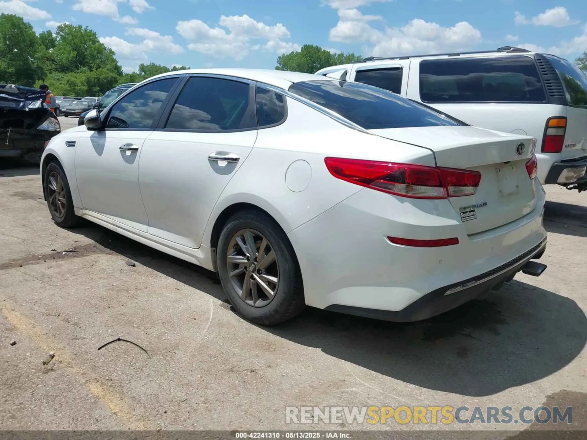 3 Photograph of a damaged car 5XXGT4L31KG364786 KIA OPTIMA 2019