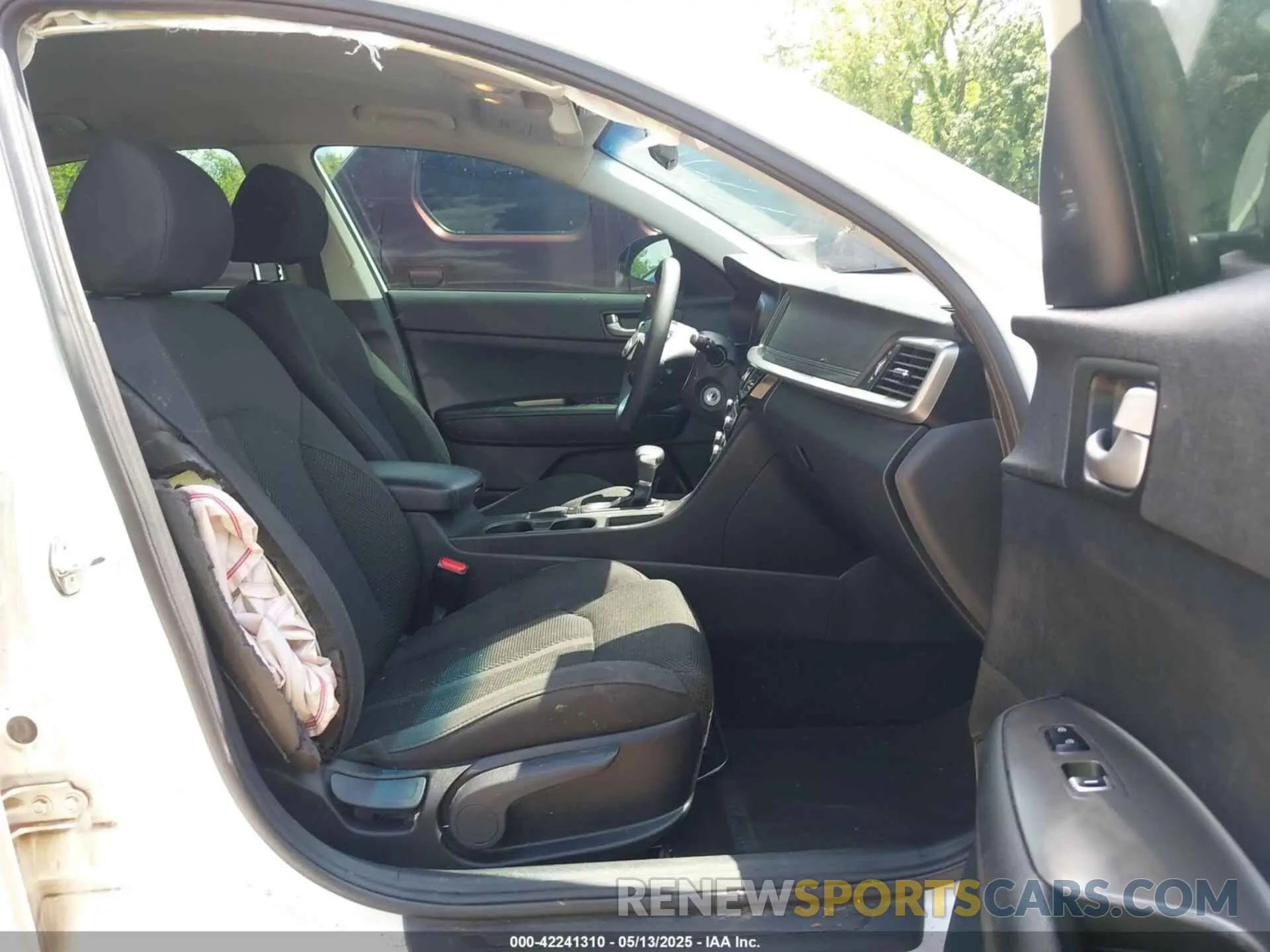 5 Photograph of a damaged car 5XXGT4L31KG364786 KIA OPTIMA 2019