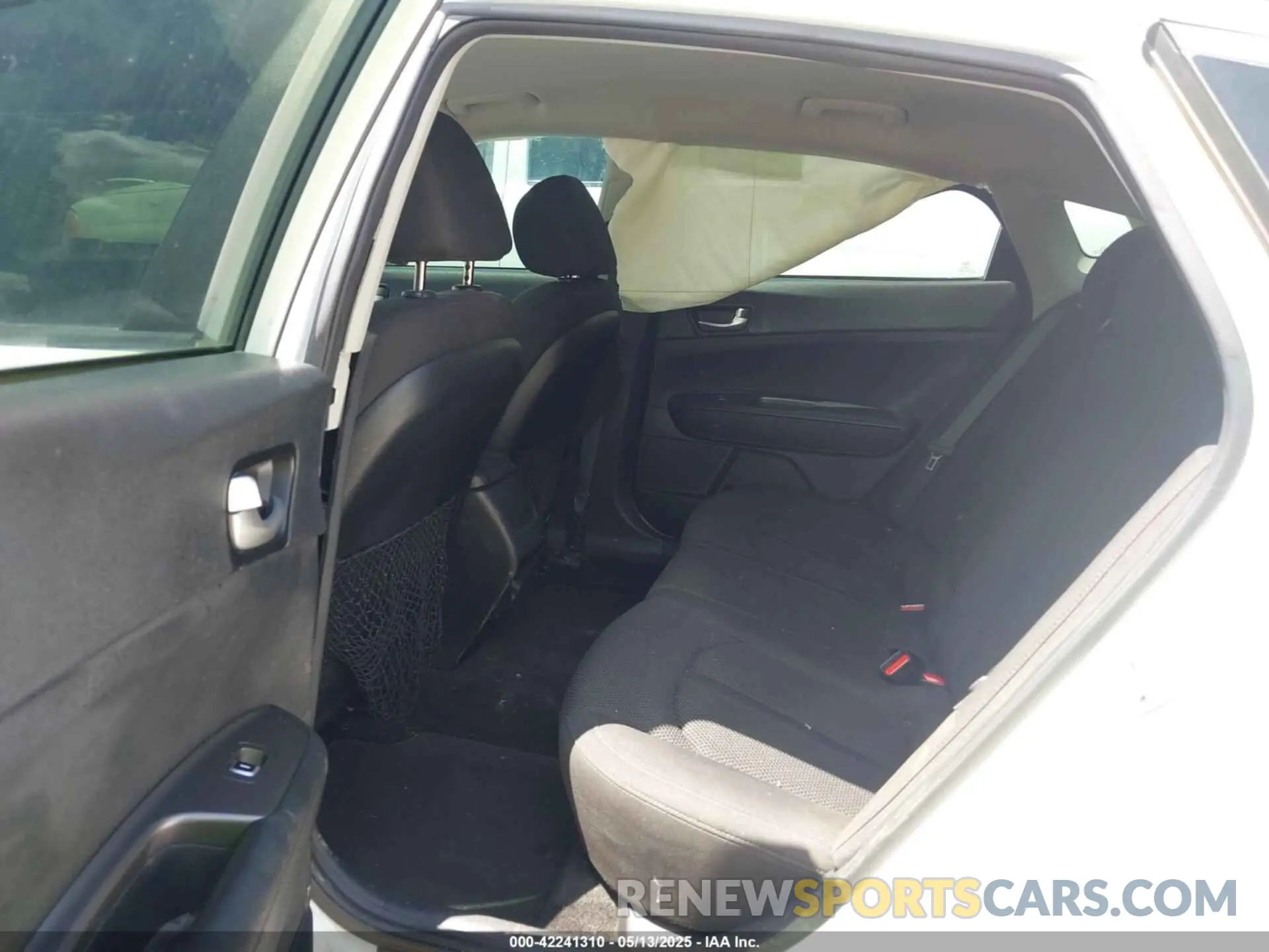 8 Photograph of a damaged car 5XXGT4L31KG364786 KIA OPTIMA 2019