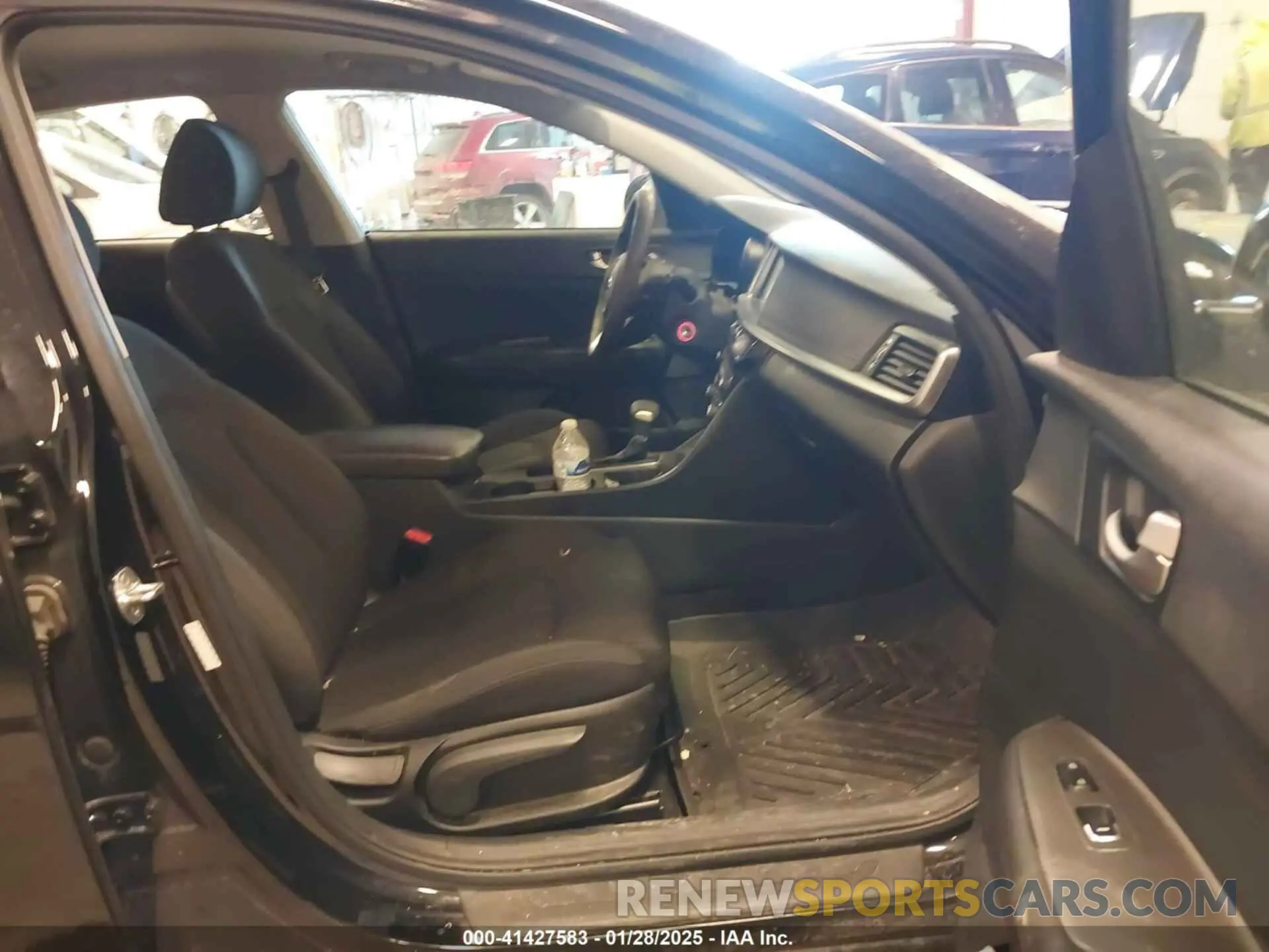 5 Photograph of a damaged car 5XXGT4L31KG376856 KIA OPTIMA 2019