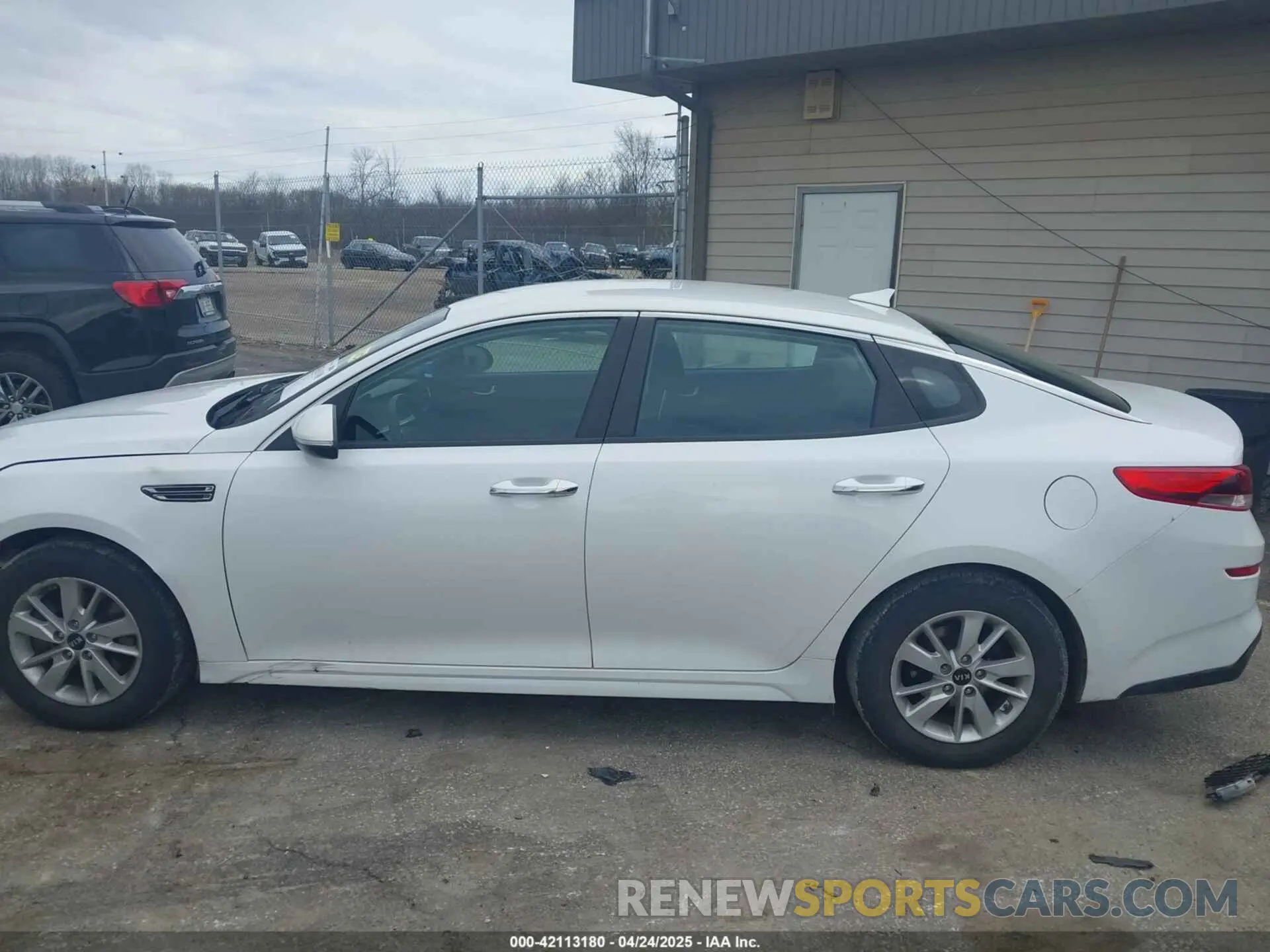 14 Photograph of a damaged car 5XXGT4L32KG281528 KIA OPTIMA 2019