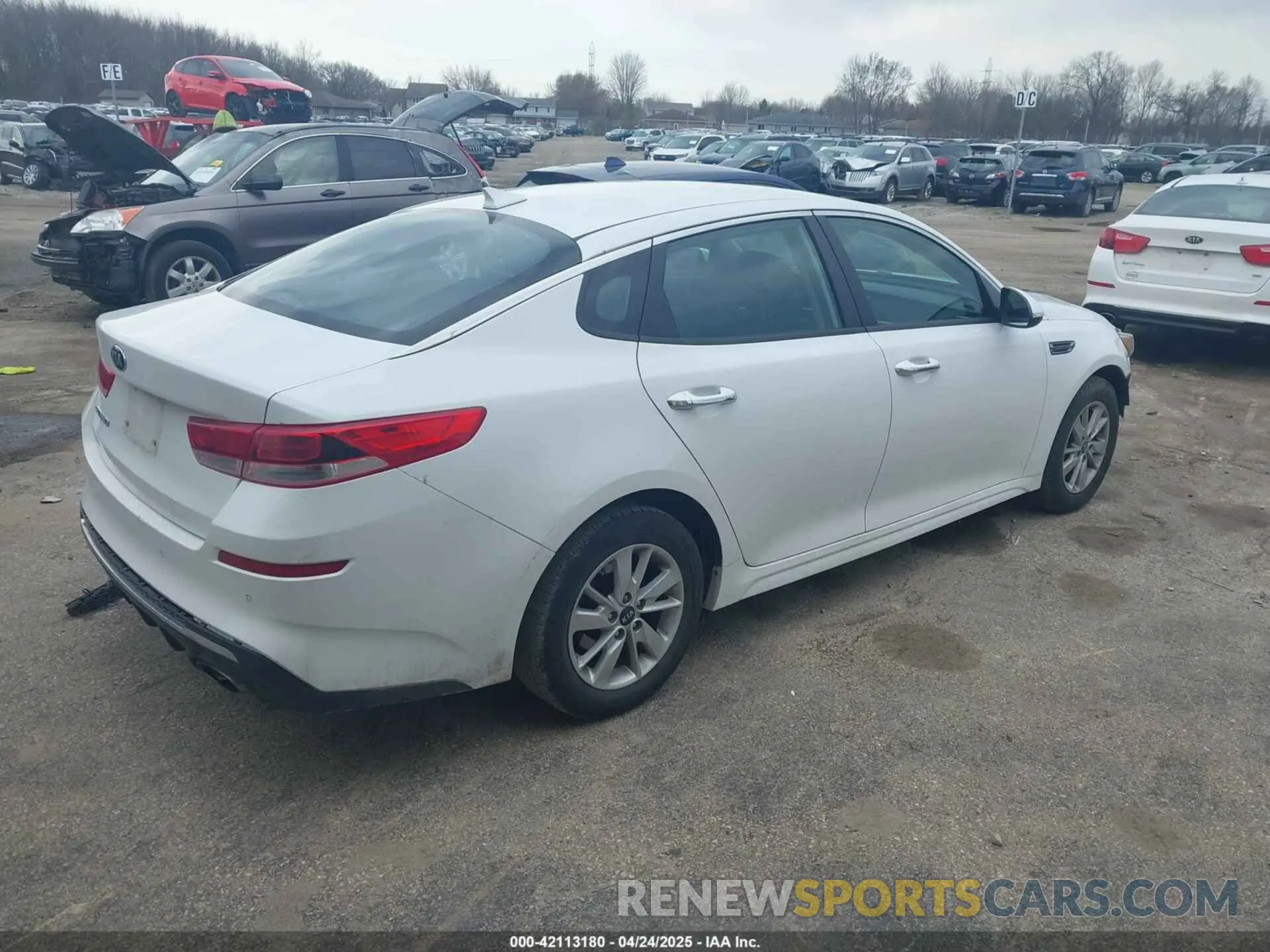 4 Photograph of a damaged car 5XXGT4L32KG281528 KIA OPTIMA 2019