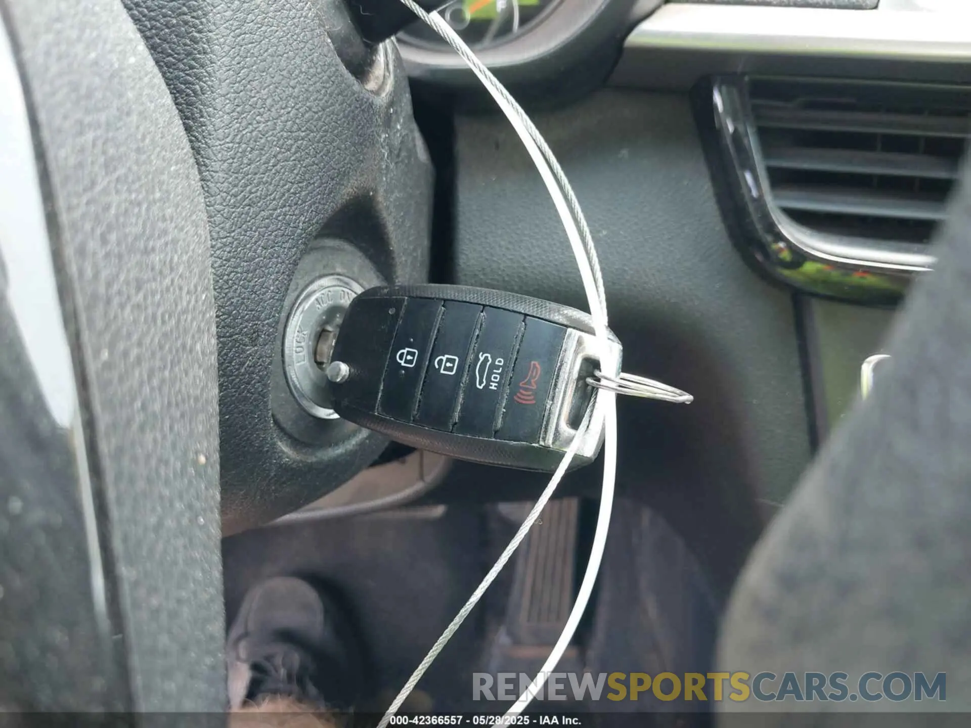 11 Photograph of a damaged car 5XXGT4L32KG291055 KIA OPTIMA 2019