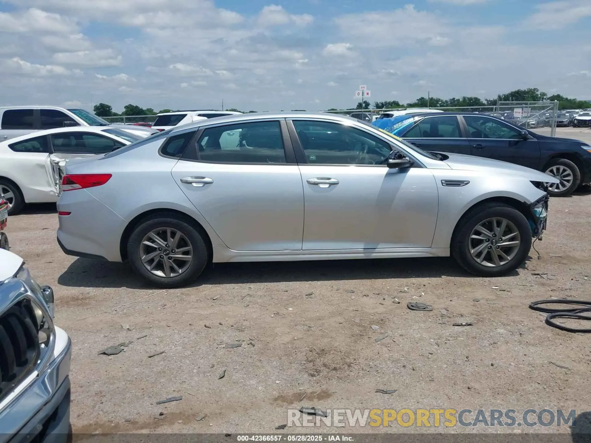 13 Photograph of a damaged car 5XXGT4L32KG291055 KIA OPTIMA 2019