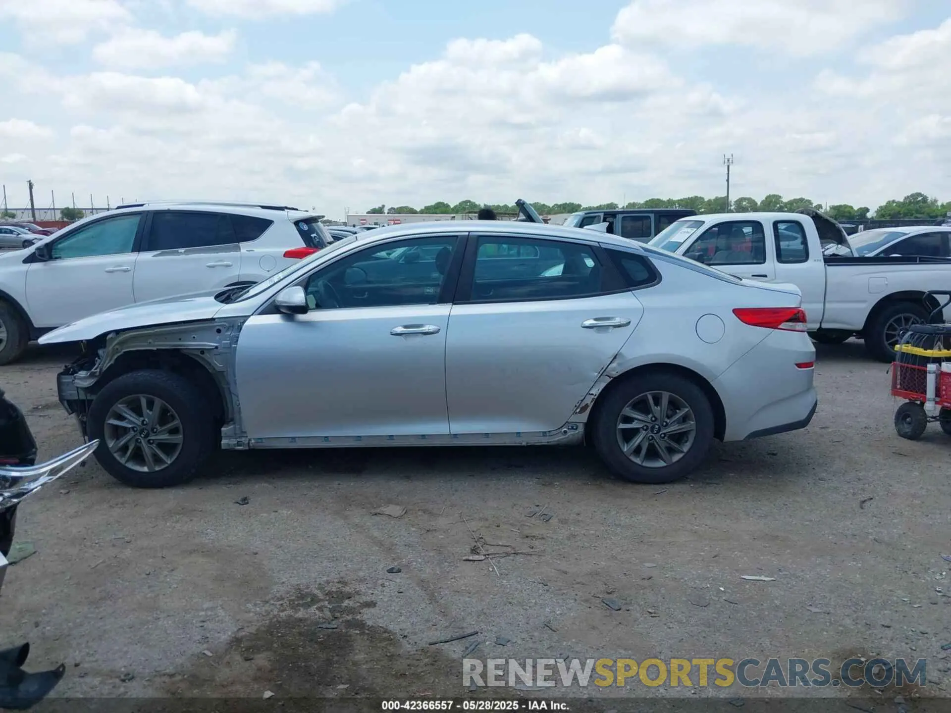 14 Photograph of a damaged car 5XXGT4L32KG291055 KIA OPTIMA 2019