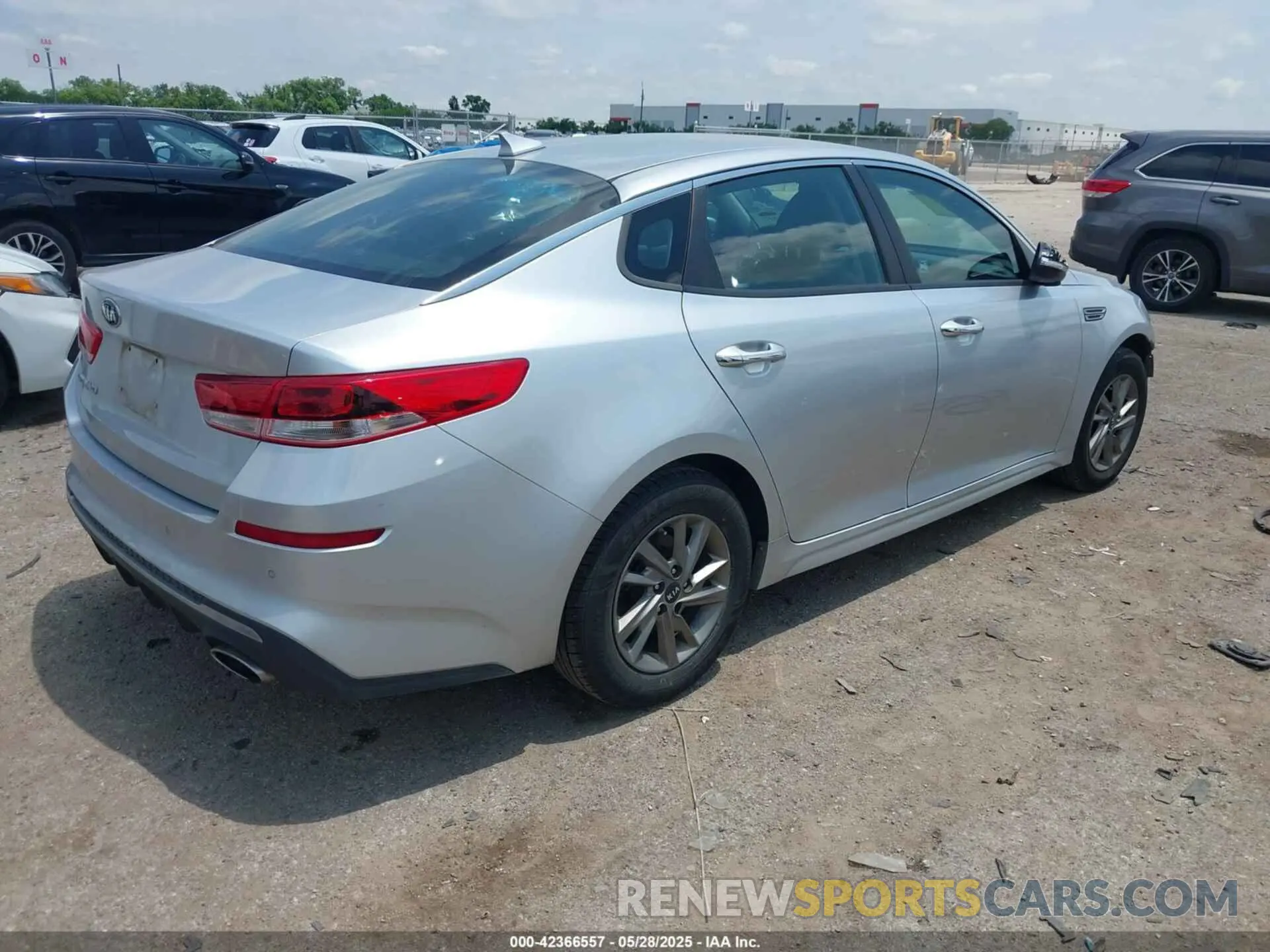 4 Photograph of a damaged car 5XXGT4L32KG291055 KIA OPTIMA 2019
