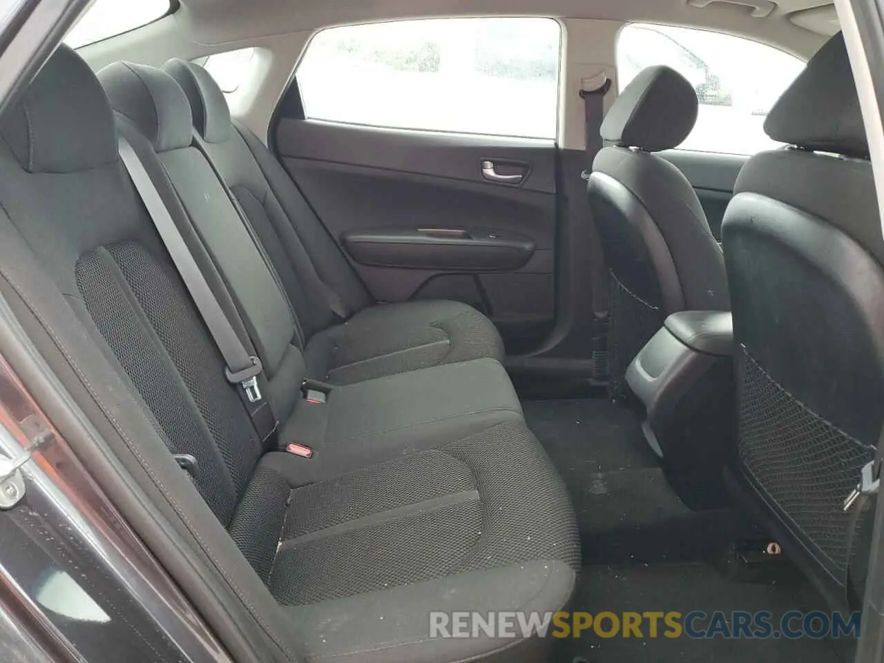 10 Photograph of a damaged car 5XXGT4L32KG292920 KIA OPTIMA 2019