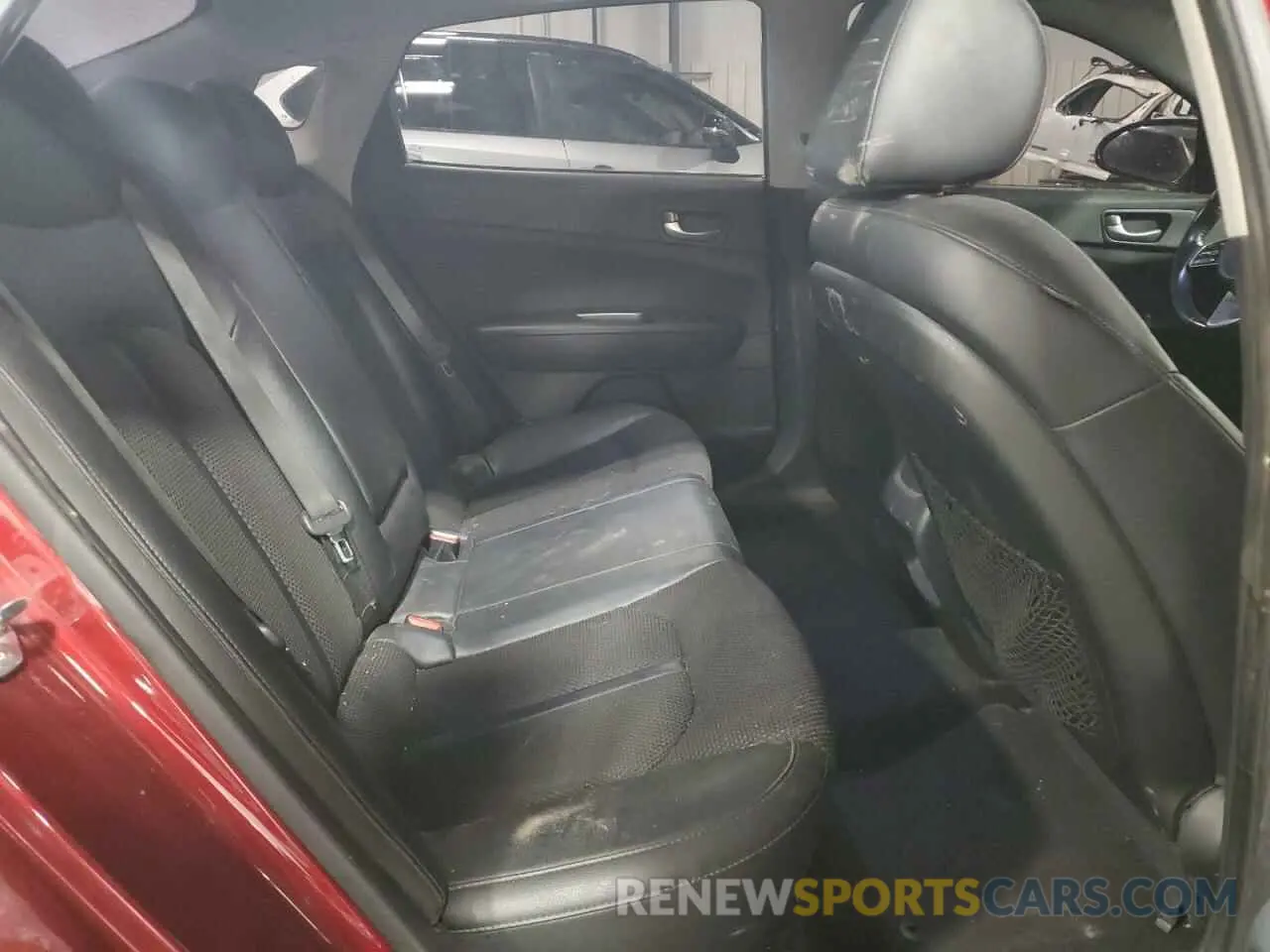 11 Photograph of a damaged car 5XXGT4L32KG306587 KIA OPTIMA 2019