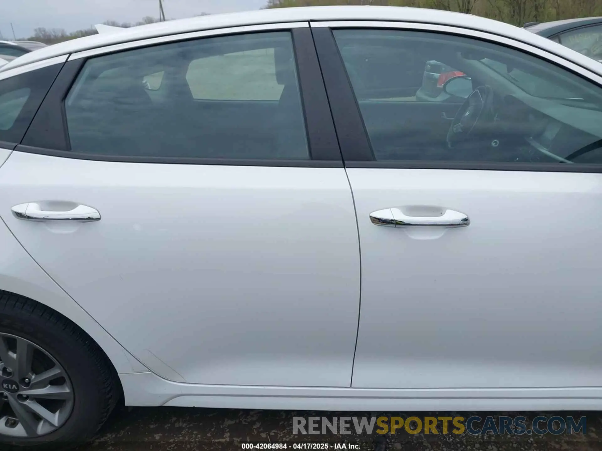12 Photograph of a damaged car 5XXGT4L32KG312986 KIA OPTIMA 2019