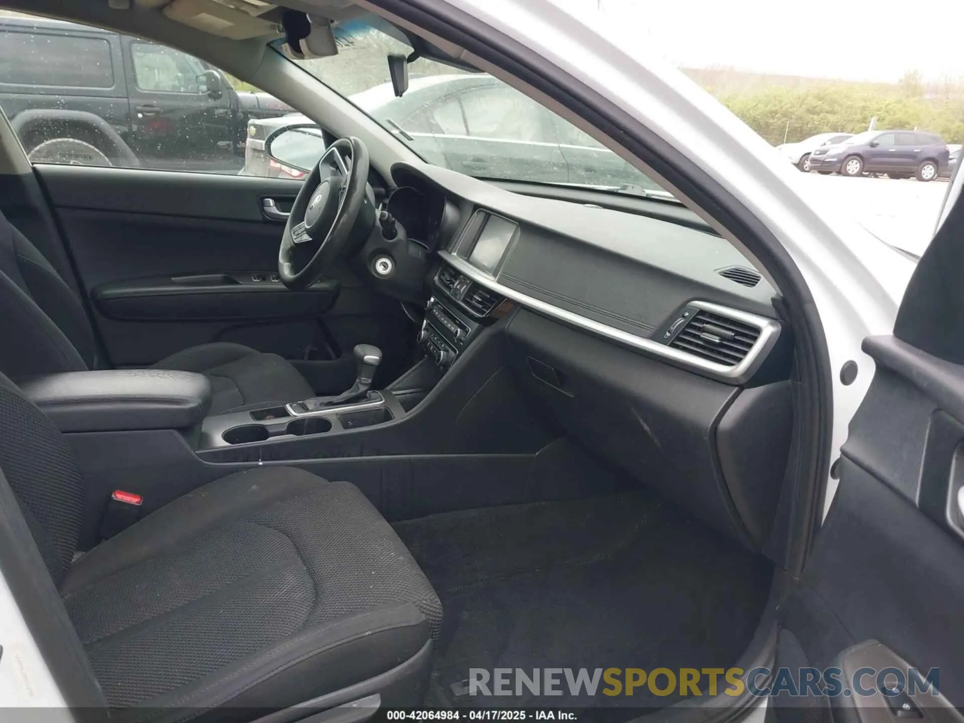 5 Photograph of a damaged car 5XXGT4L32KG312986 KIA OPTIMA 2019