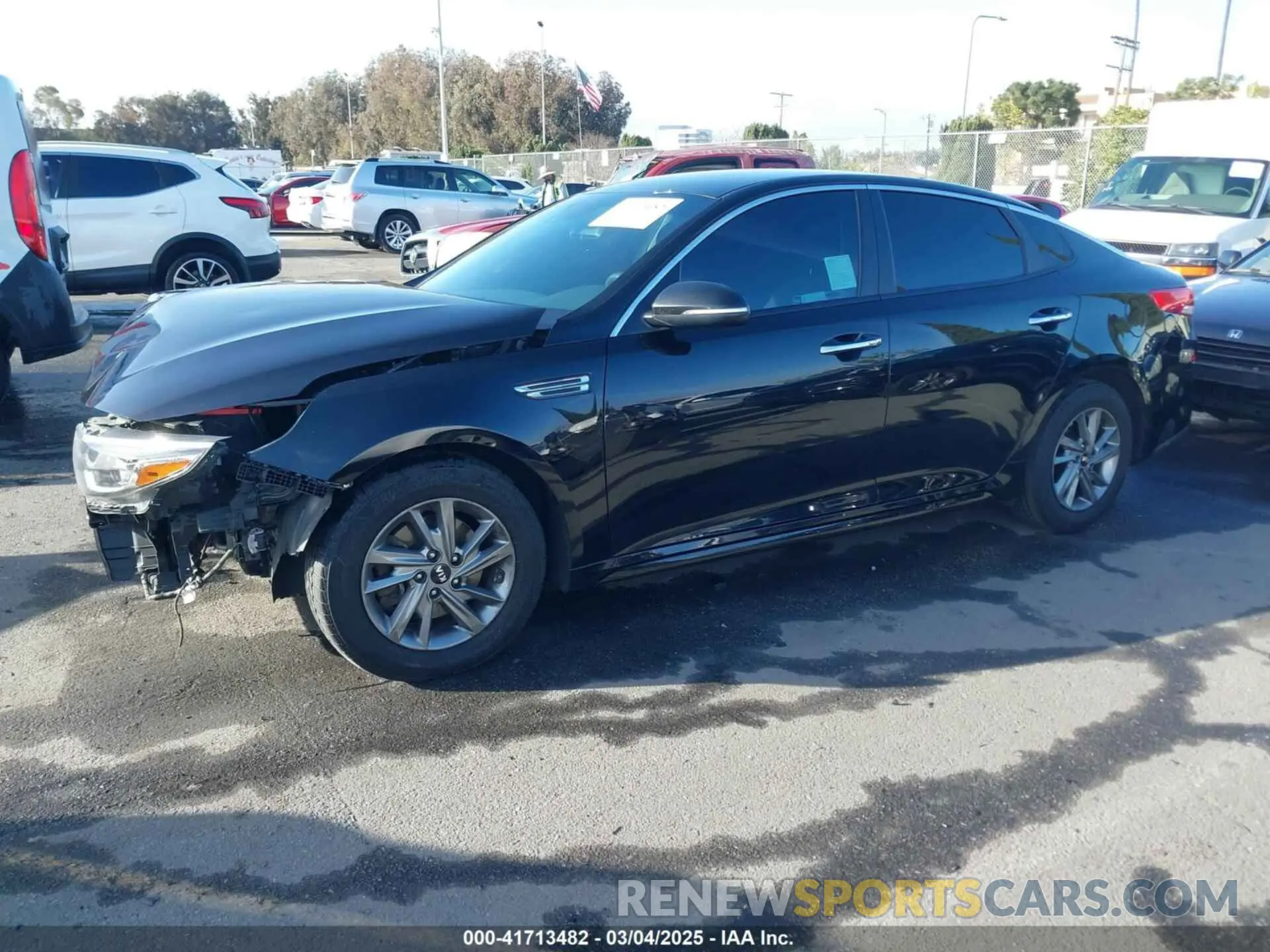 14 Photograph of a damaged car 5XXGT4L32KG324877 KIA OPTIMA 2019