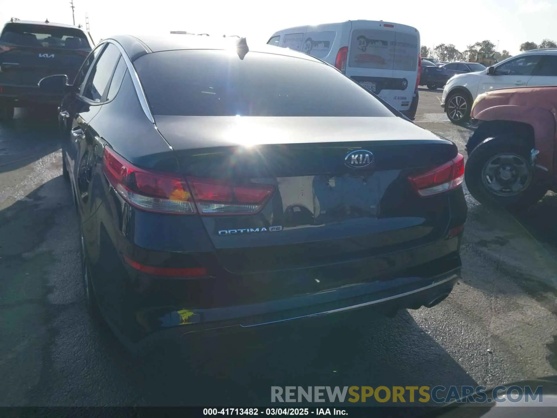 16 Photograph of a damaged car 5XXGT4L32KG324877 KIA OPTIMA 2019