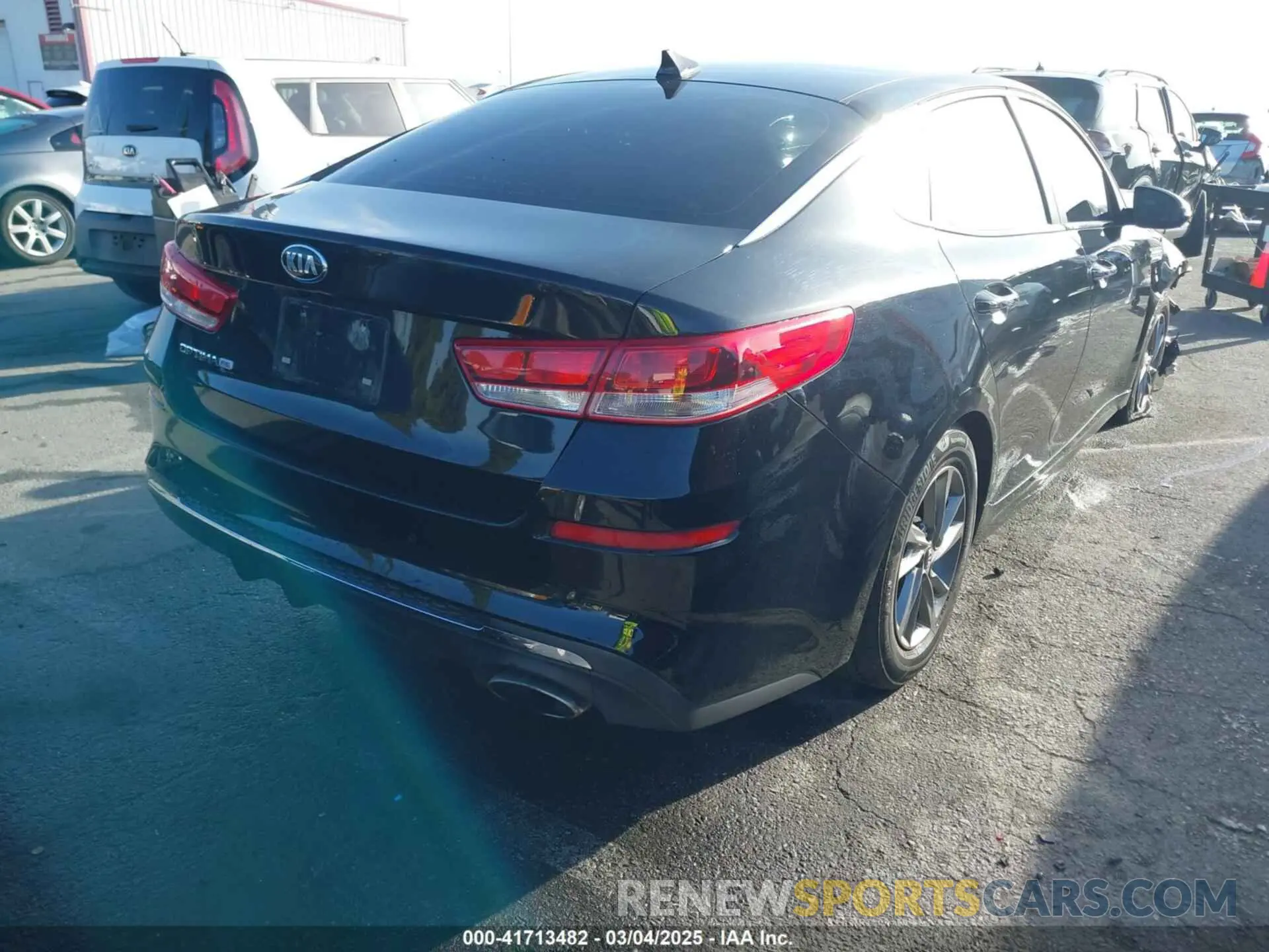 4 Photograph of a damaged car 5XXGT4L32KG324877 KIA OPTIMA 2019