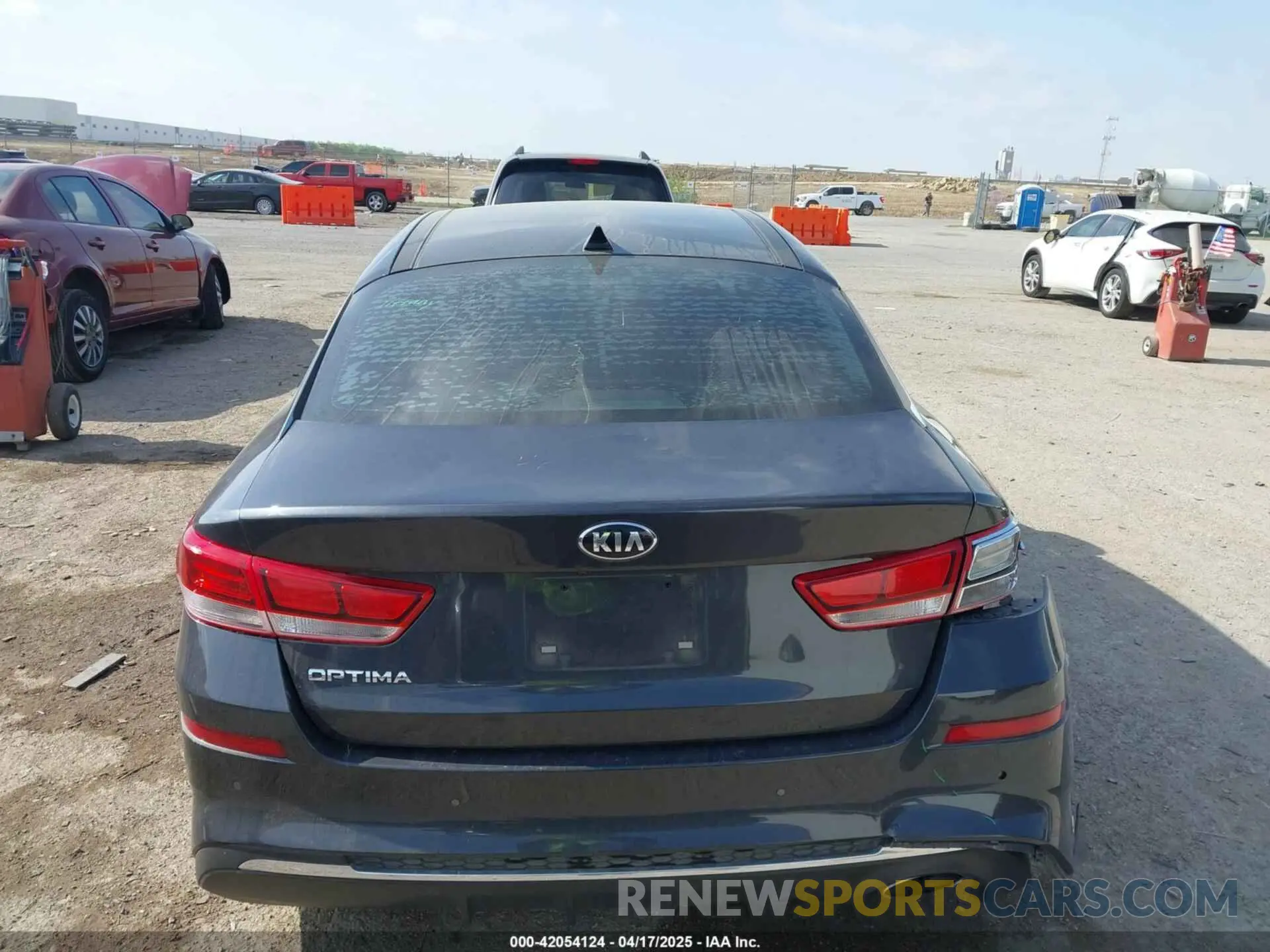 16 Photograph of a damaged car 5XXGT4L32KG330324 KIA OPTIMA 2019