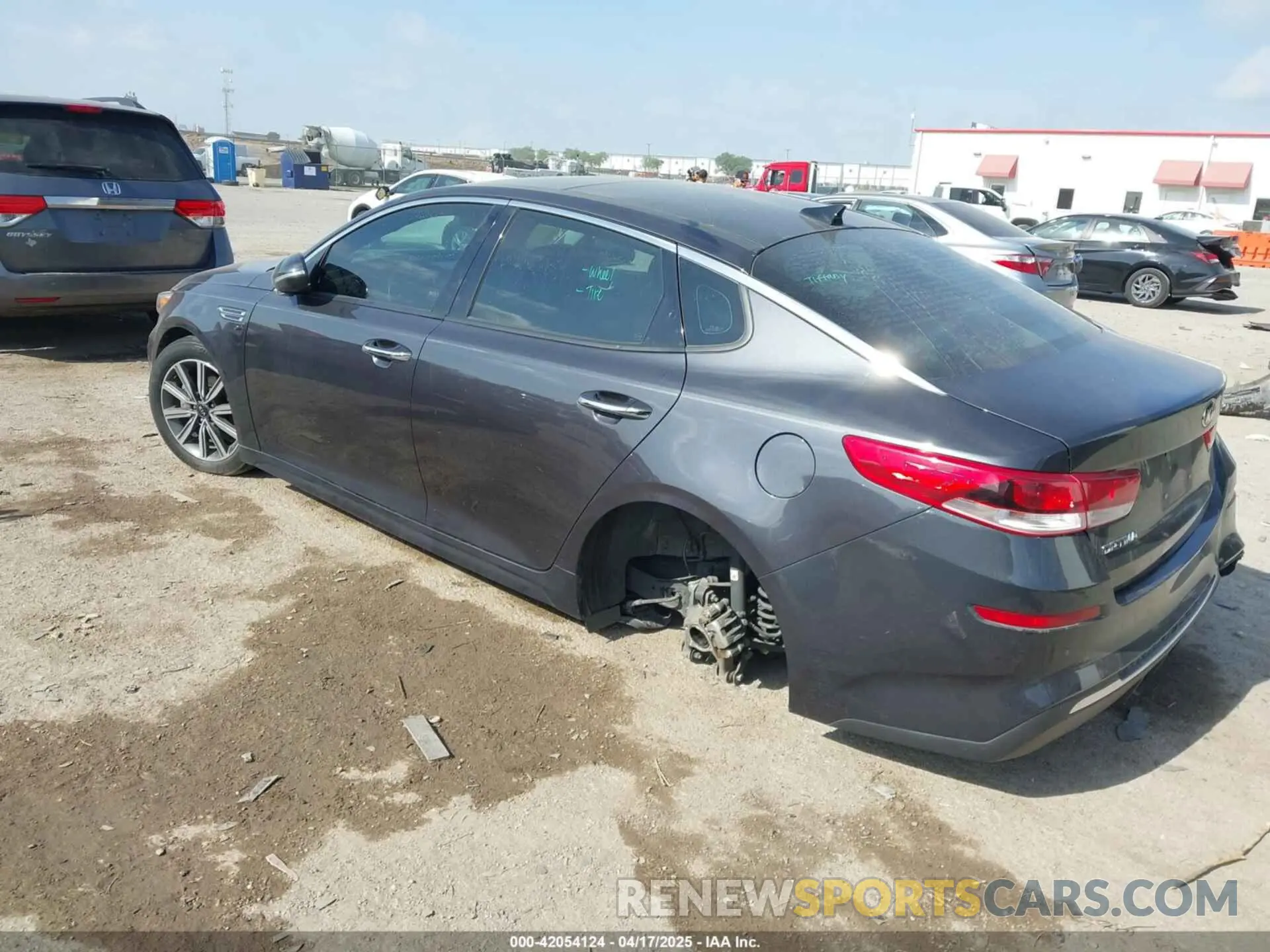 3 Photograph of a damaged car 5XXGT4L32KG330324 KIA OPTIMA 2019
