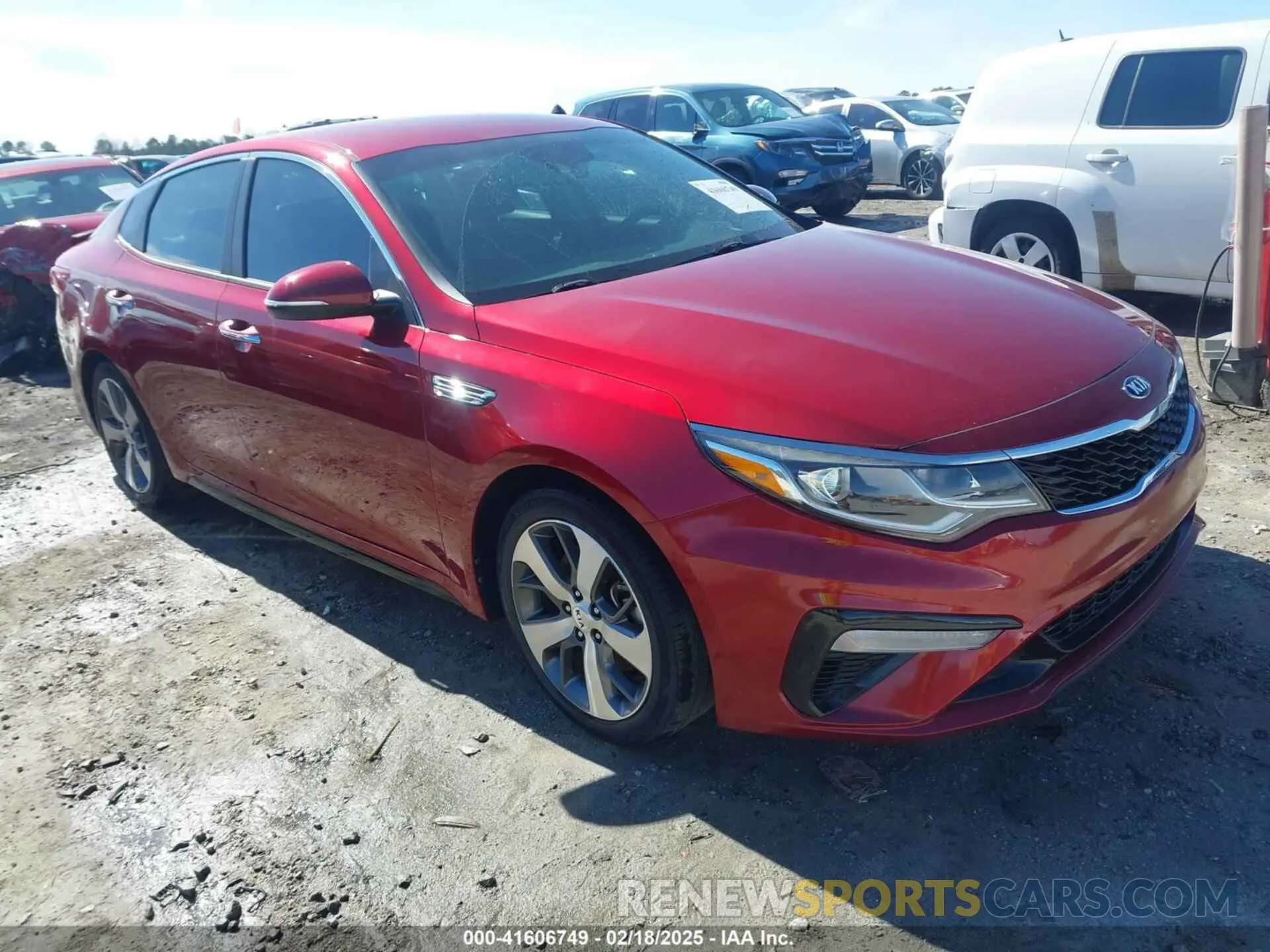 1 Photograph of a damaged car 5XXGT4L32KG332395 KIA OPTIMA 2019