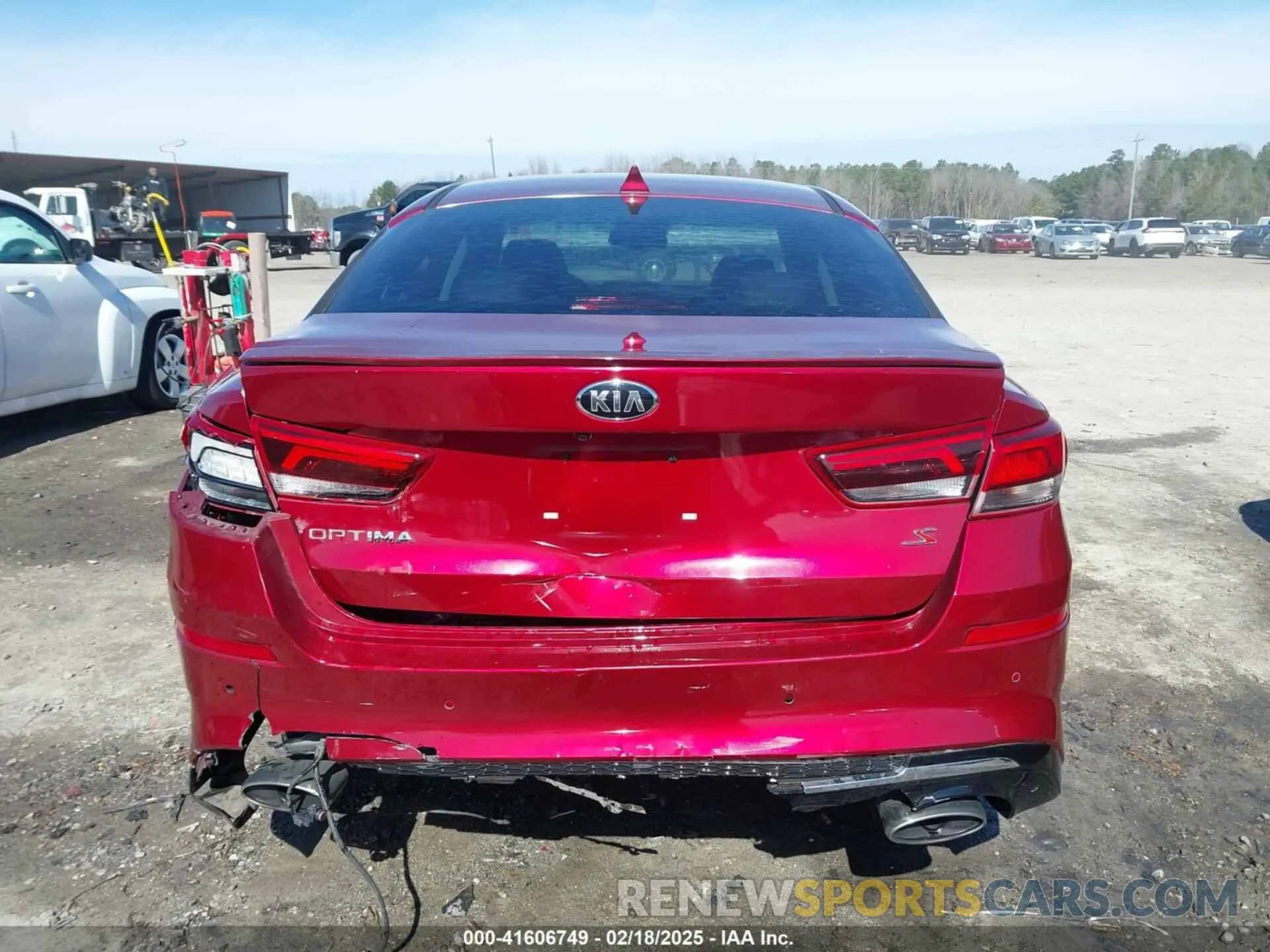 16 Photograph of a damaged car 5XXGT4L32KG332395 KIA OPTIMA 2019