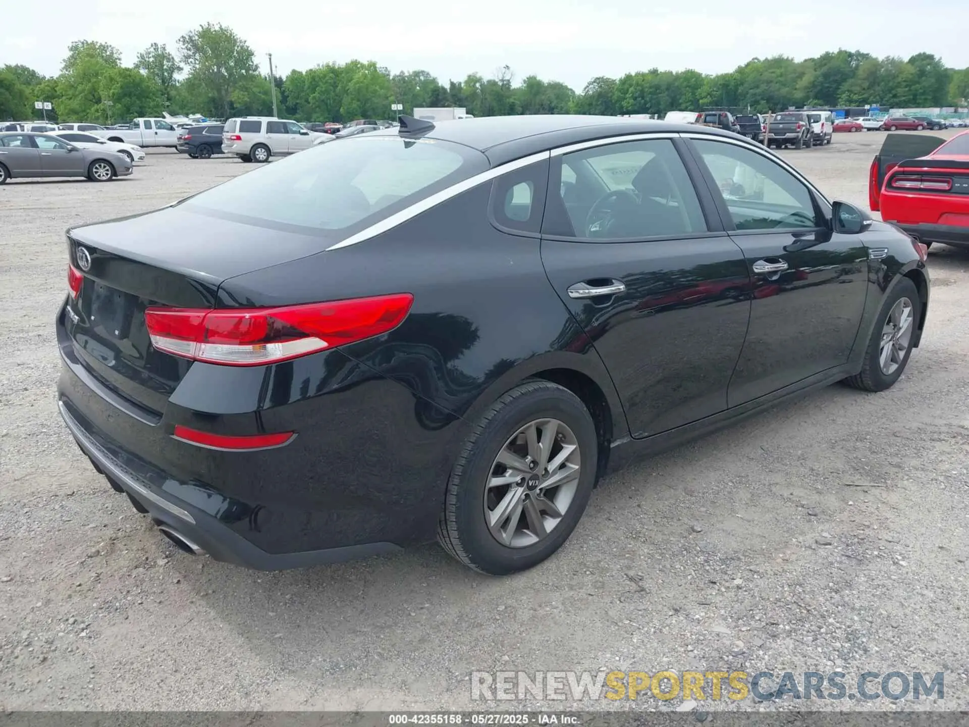 4 Photograph of a damaged car 5XXGT4L32KG332719 KIA OPTIMA 2019