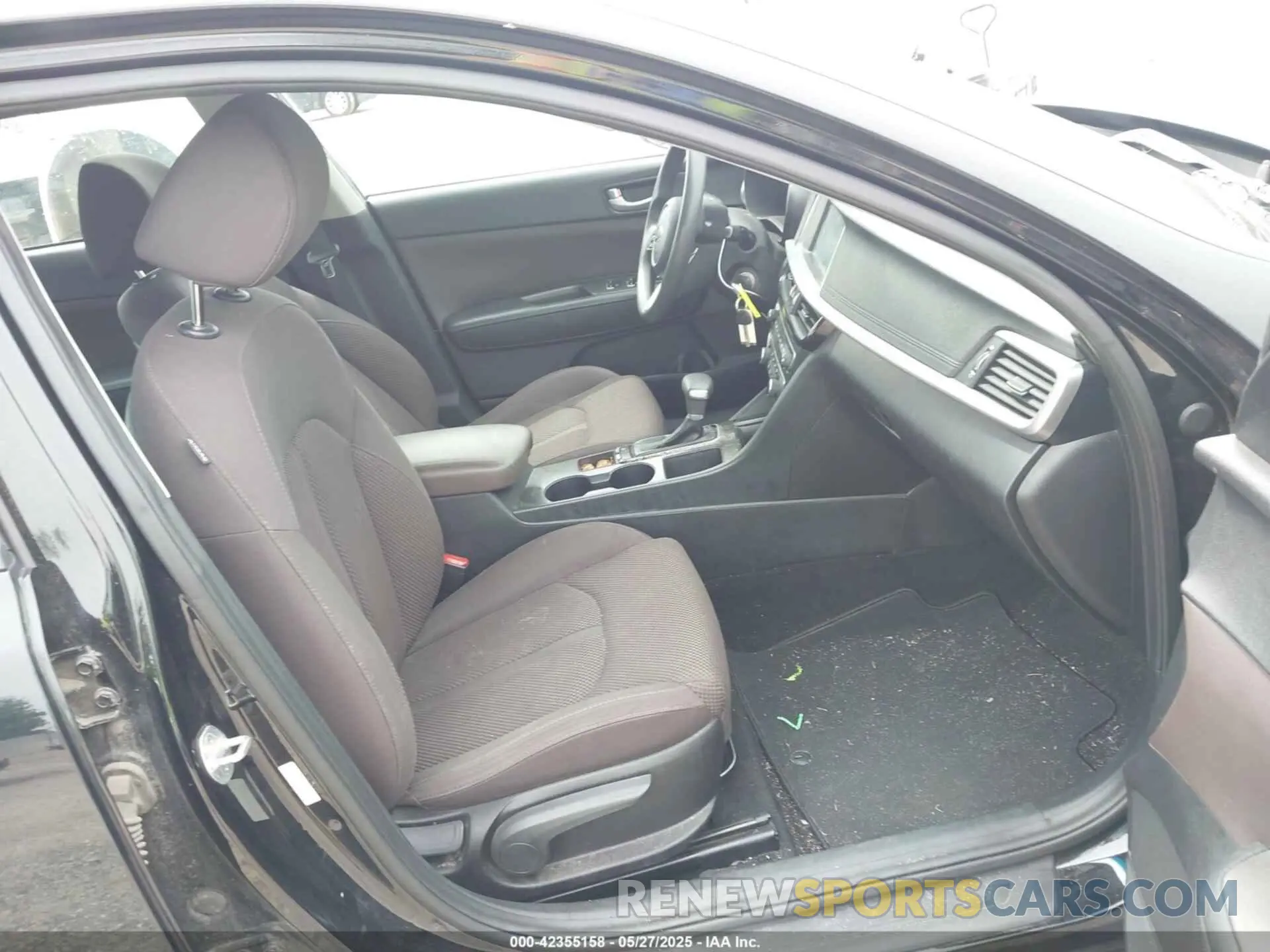5 Photograph of a damaged car 5XXGT4L32KG332719 KIA OPTIMA 2019