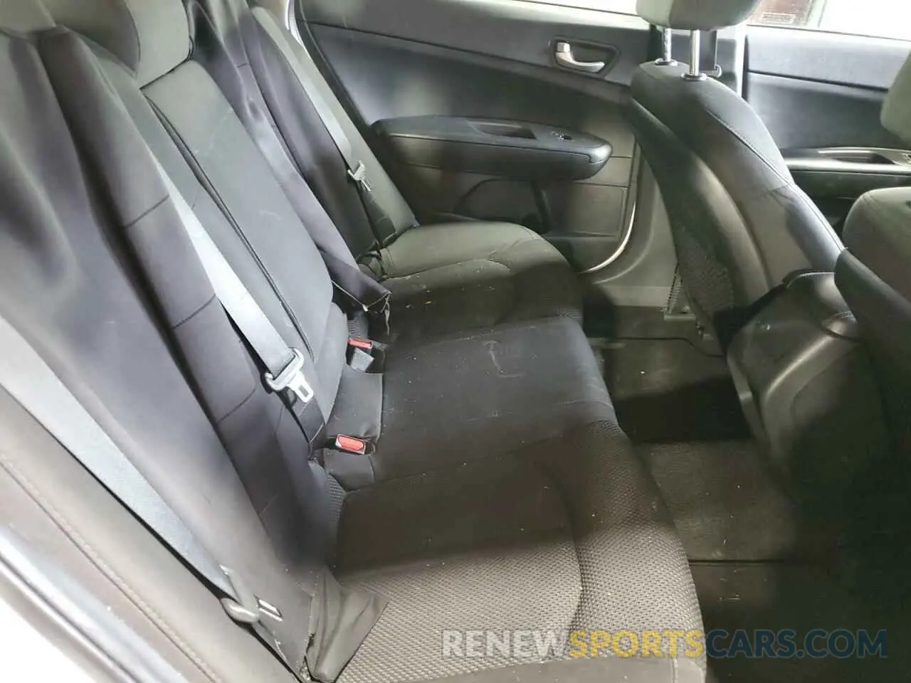 10 Photograph of a damaged car 5XXGT4L32KG335927 KIA OPTIMA 2019