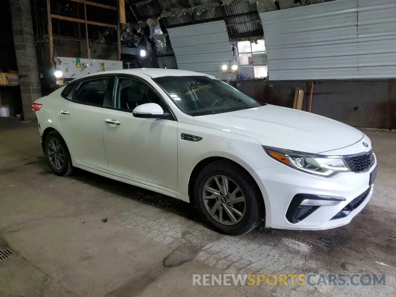 4 Photograph of a damaged car 5XXGT4L32KG335927 KIA OPTIMA 2019