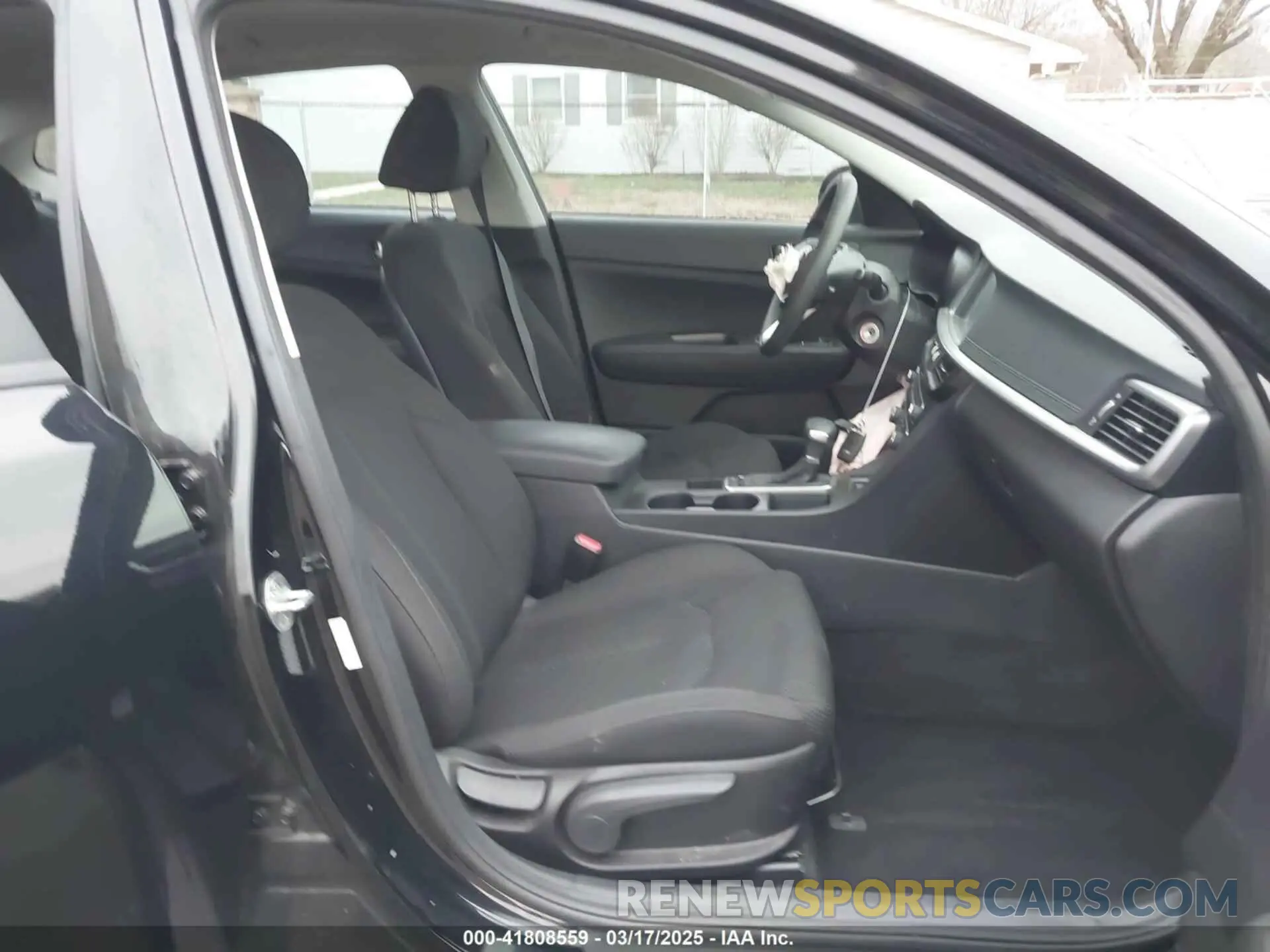 5 Photograph of a damaged car 5XXGT4L32KG339167 KIA OPTIMA 2019