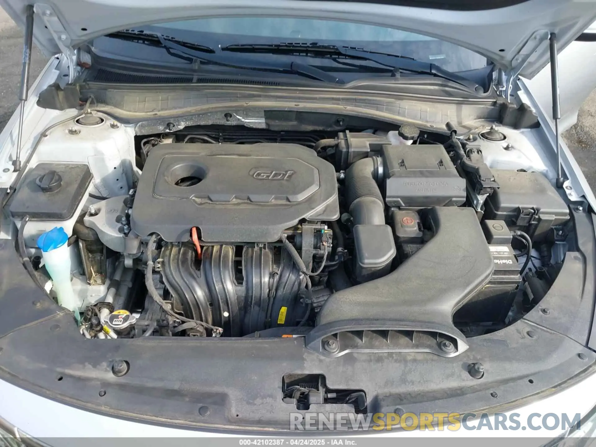 10 Photograph of a damaged car 5XXGT4L32KG354557 KIA OPTIMA 2019