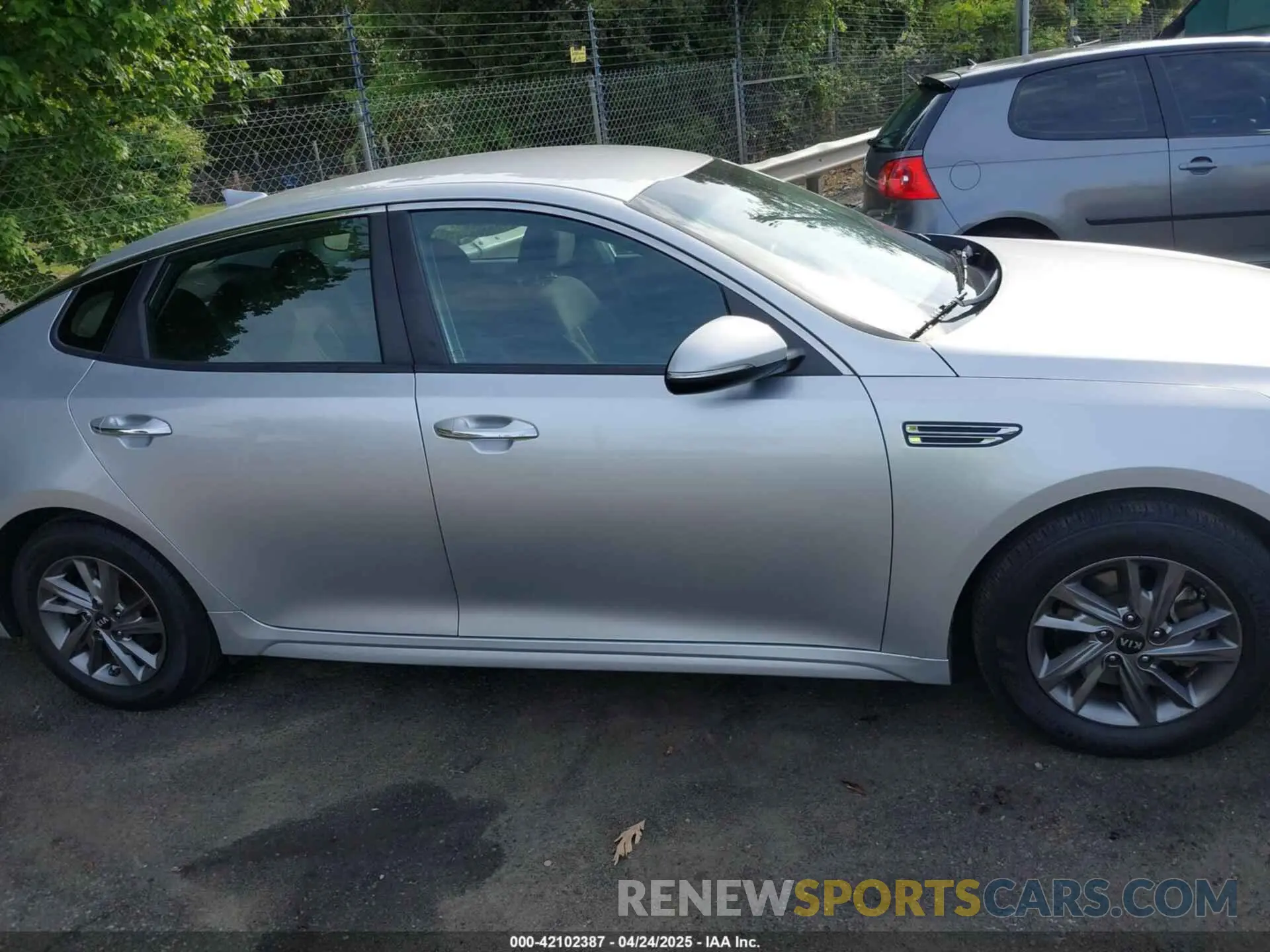 13 Photograph of a damaged car 5XXGT4L32KG354557 KIA OPTIMA 2019