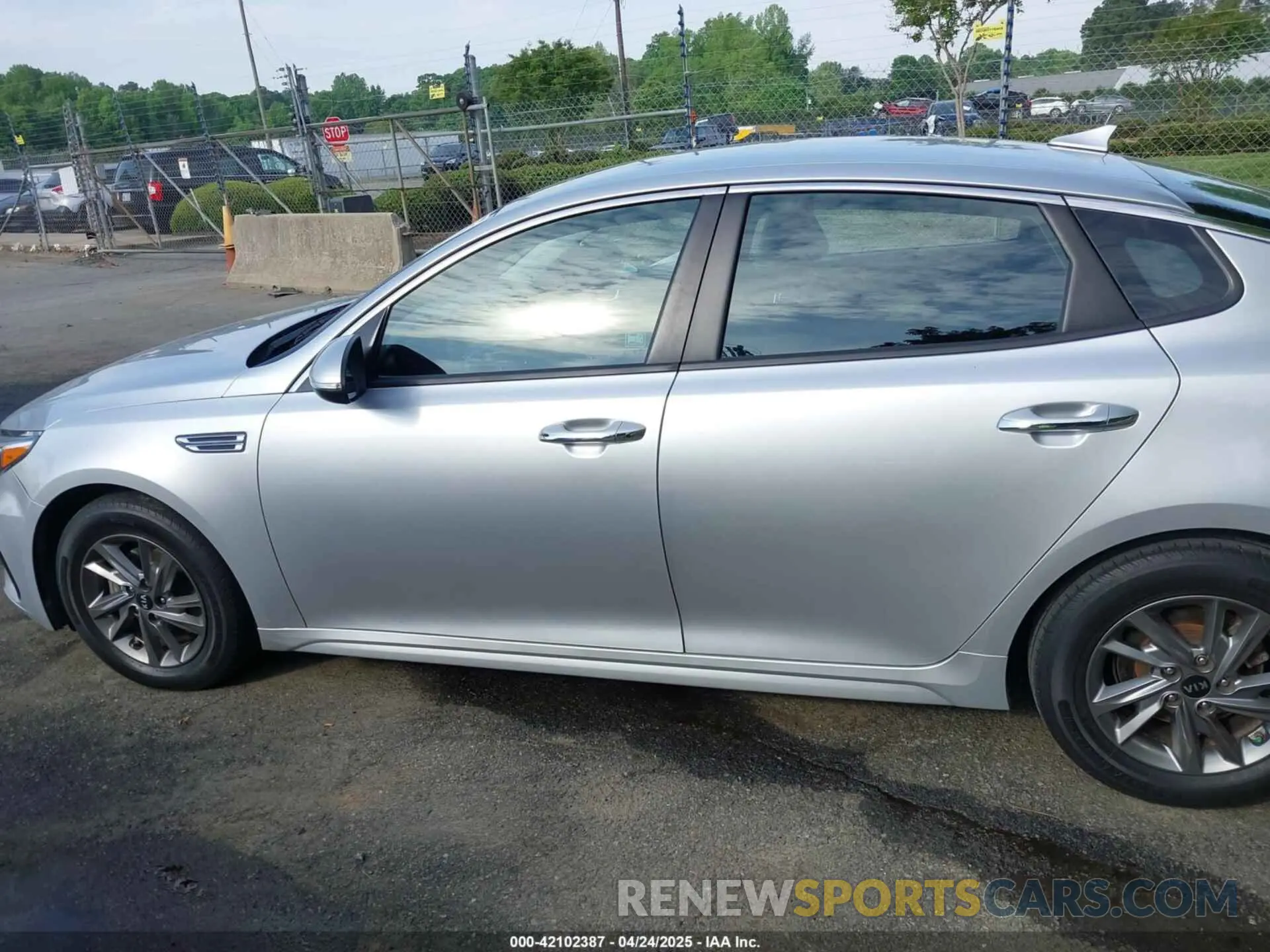 14 Photograph of a damaged car 5XXGT4L32KG354557 KIA OPTIMA 2019