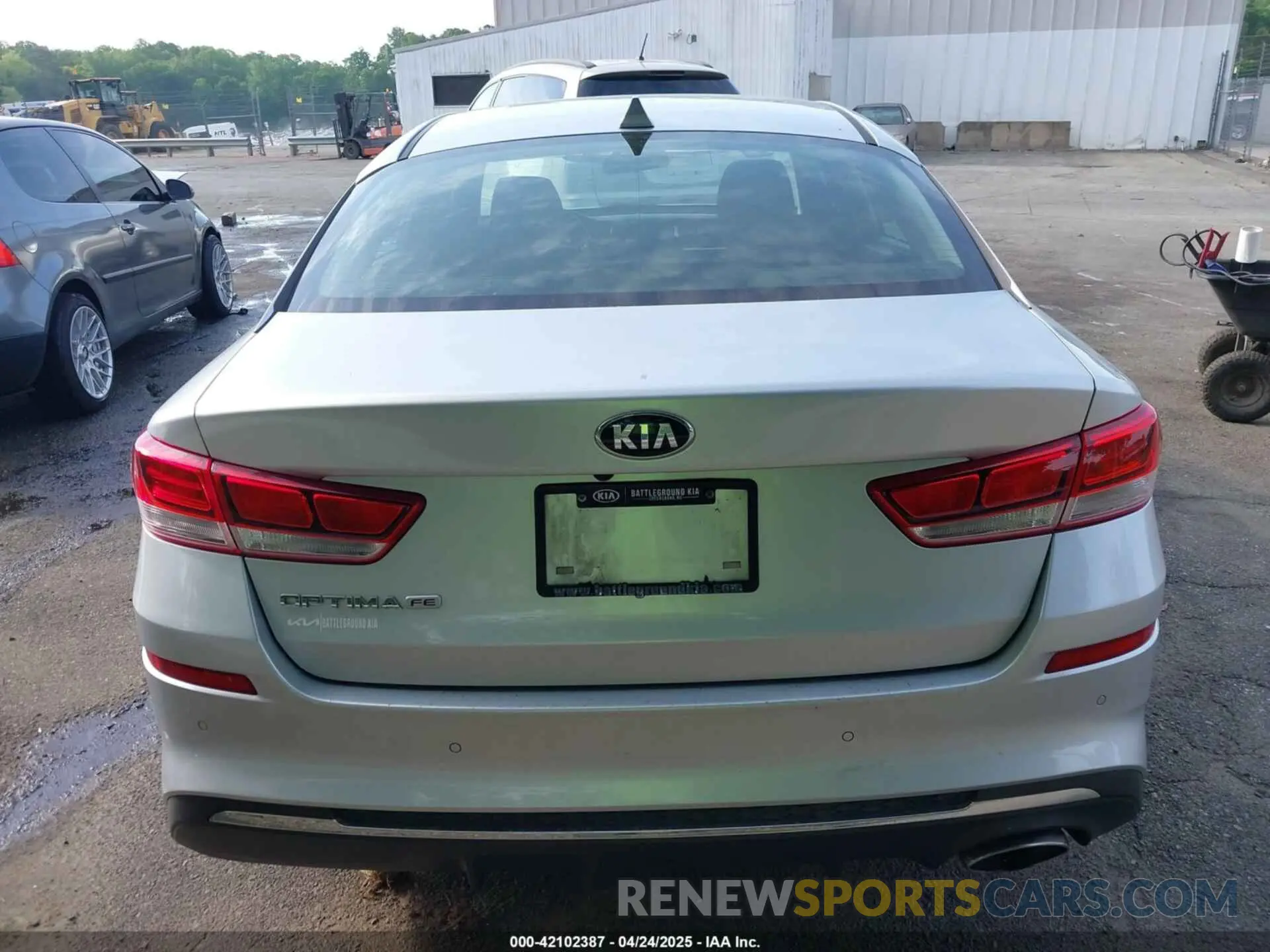 16 Photograph of a damaged car 5XXGT4L32KG354557 KIA OPTIMA 2019