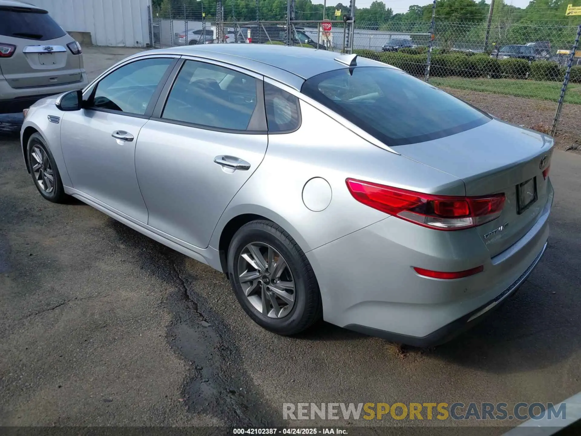3 Photograph of a damaged car 5XXGT4L32KG354557 KIA OPTIMA 2019