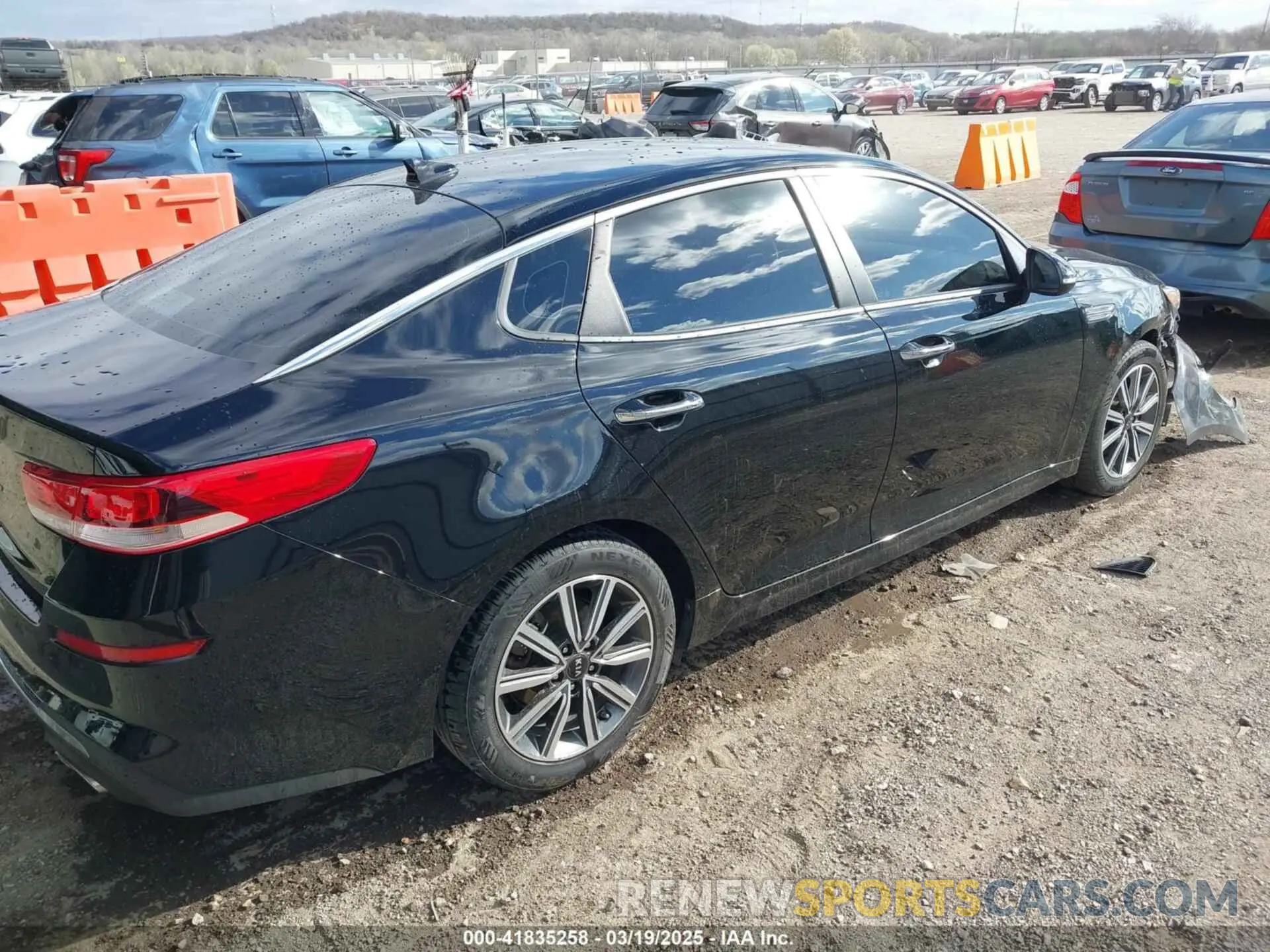 4 Photograph of a damaged car 5XXGT4L32KG354994 KIA OPTIMA 2019