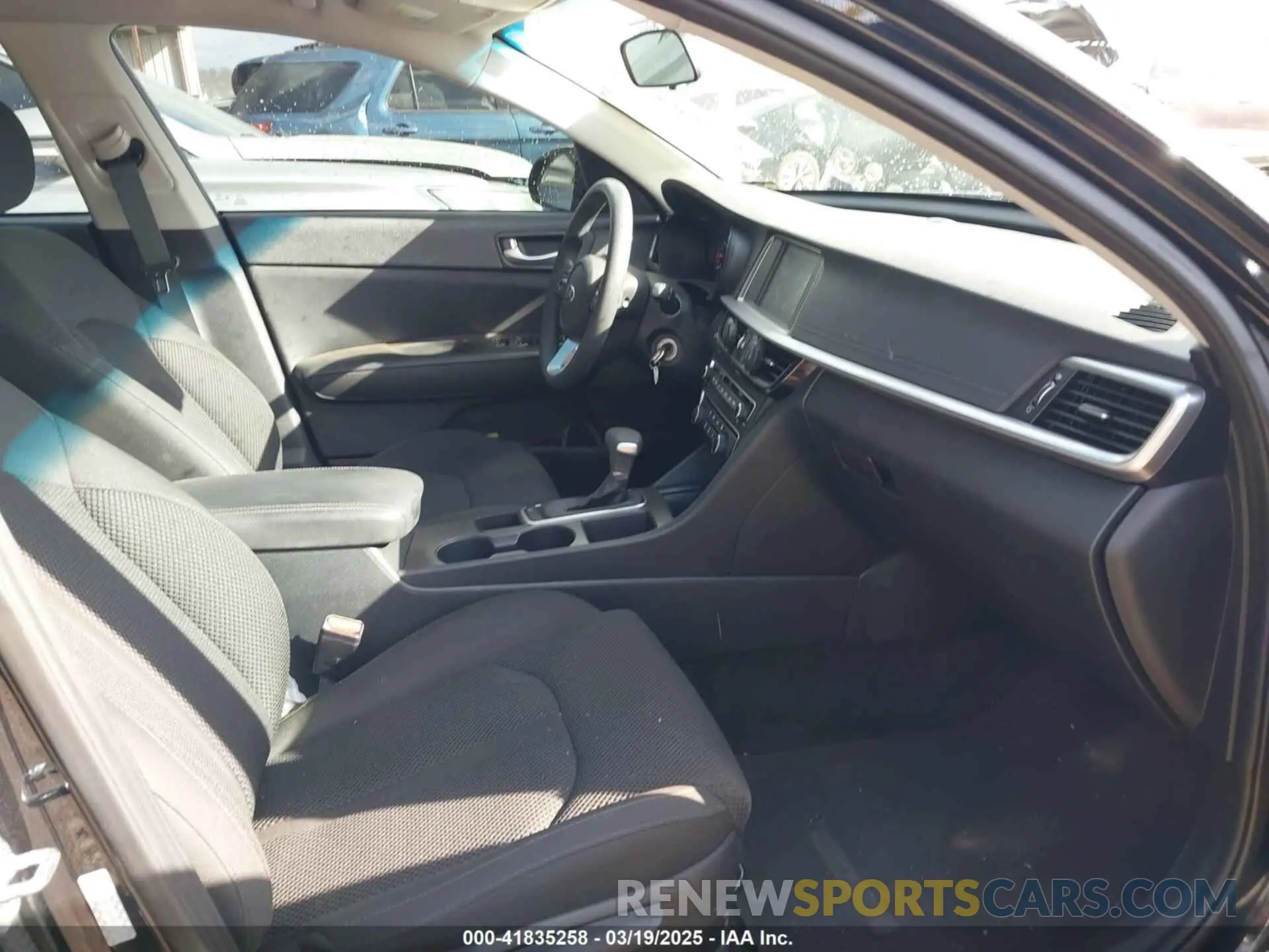 5 Photograph of a damaged car 5XXGT4L32KG354994 KIA OPTIMA 2019