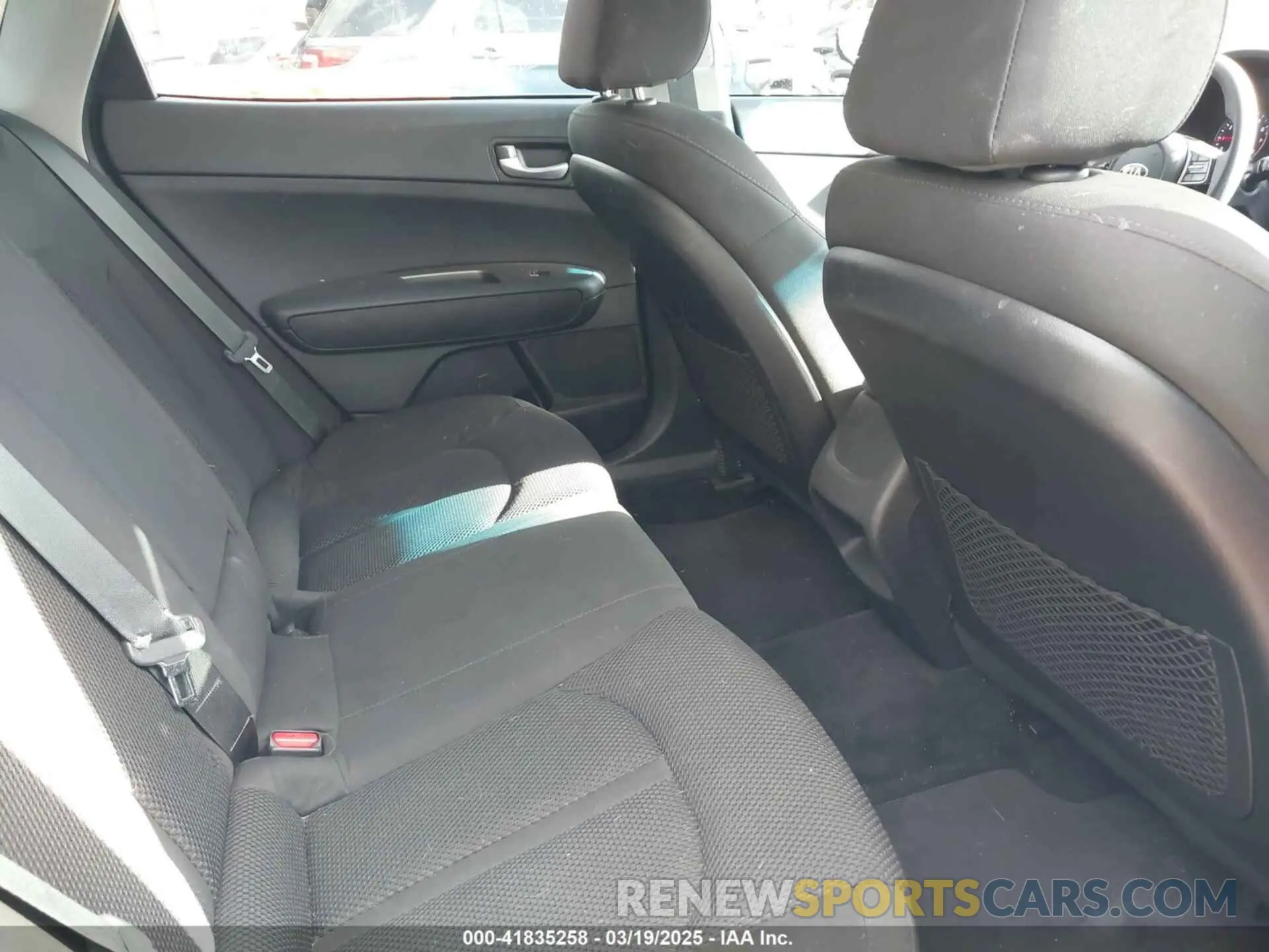 8 Photograph of a damaged car 5XXGT4L32KG354994 KIA OPTIMA 2019