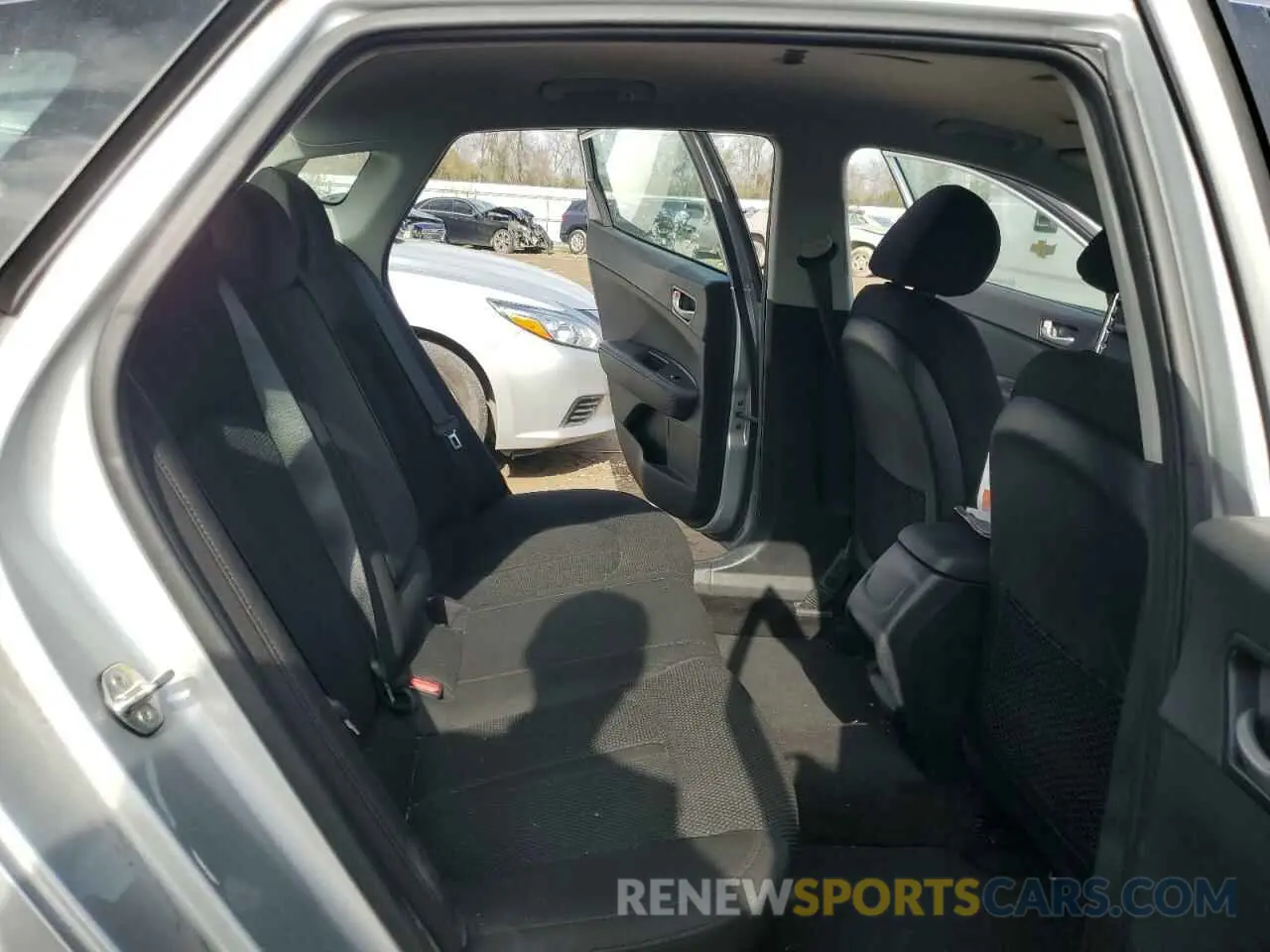 10 Photograph of a damaged car 5XXGT4L33KG275415 KIA OPTIMA 2019
