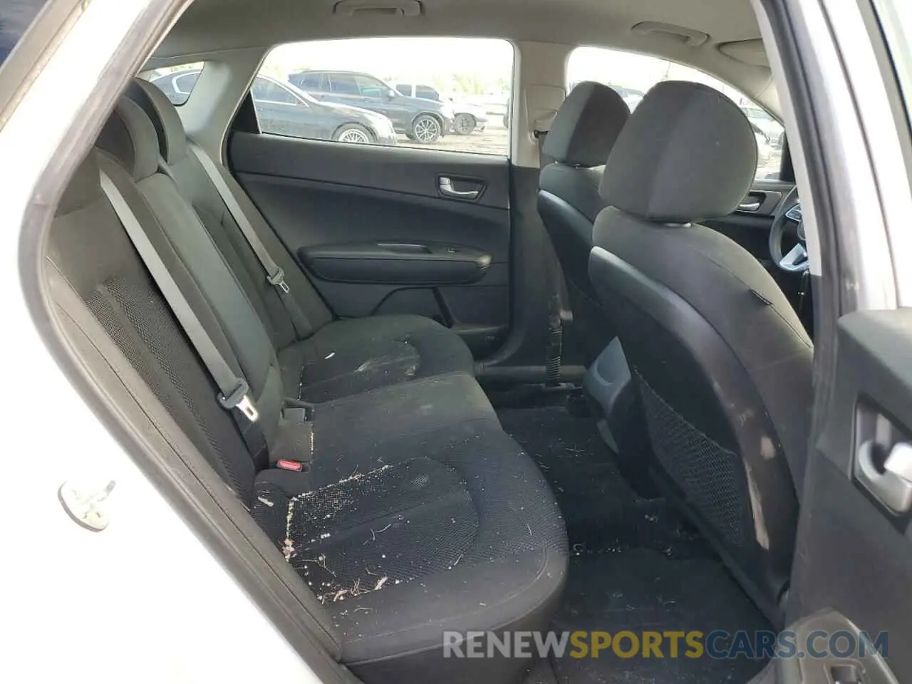 10 Photograph of a damaged car 5XXGT4L33KG278394 KIA OPTIMA 2019