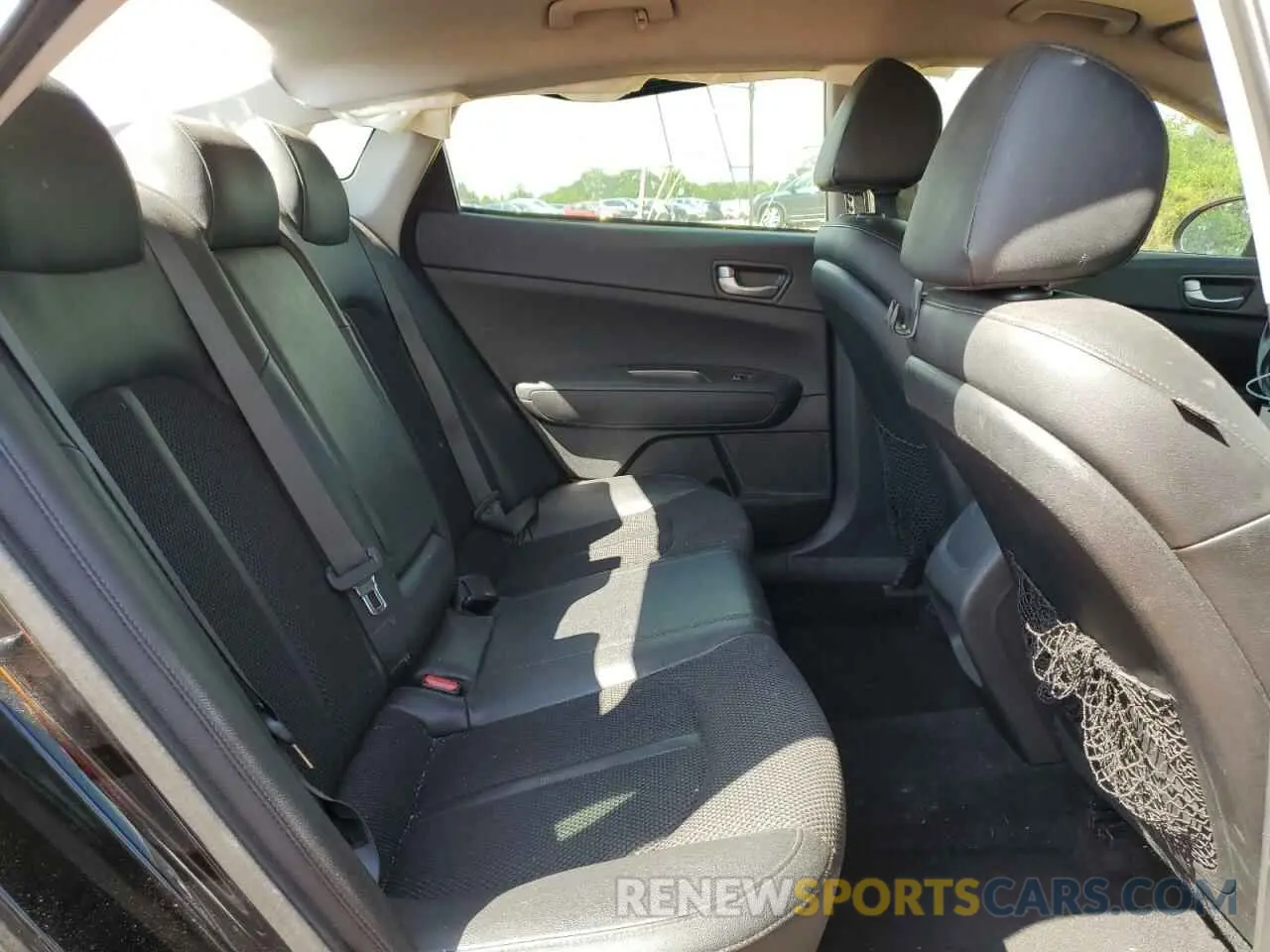 10 Photograph of a damaged car 5XXGT4L33KG280582 KIA OPTIMA 2019