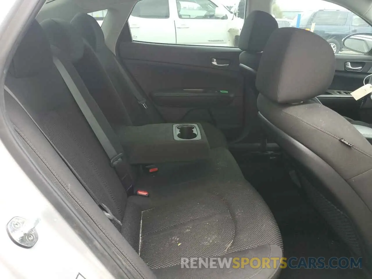 10 Photograph of a damaged car 5XXGT4L33KG297222 KIA OPTIMA 2019