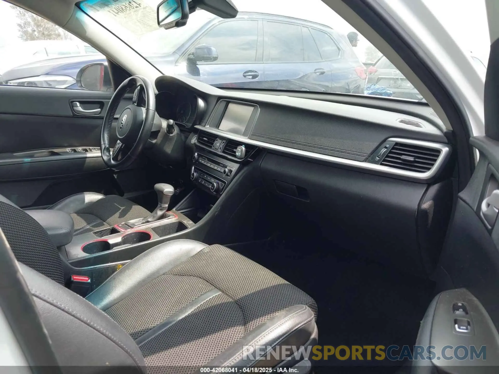 5 Photograph of a damaged car 5XXGT4L33KG297379 KIA OPTIMA 2019