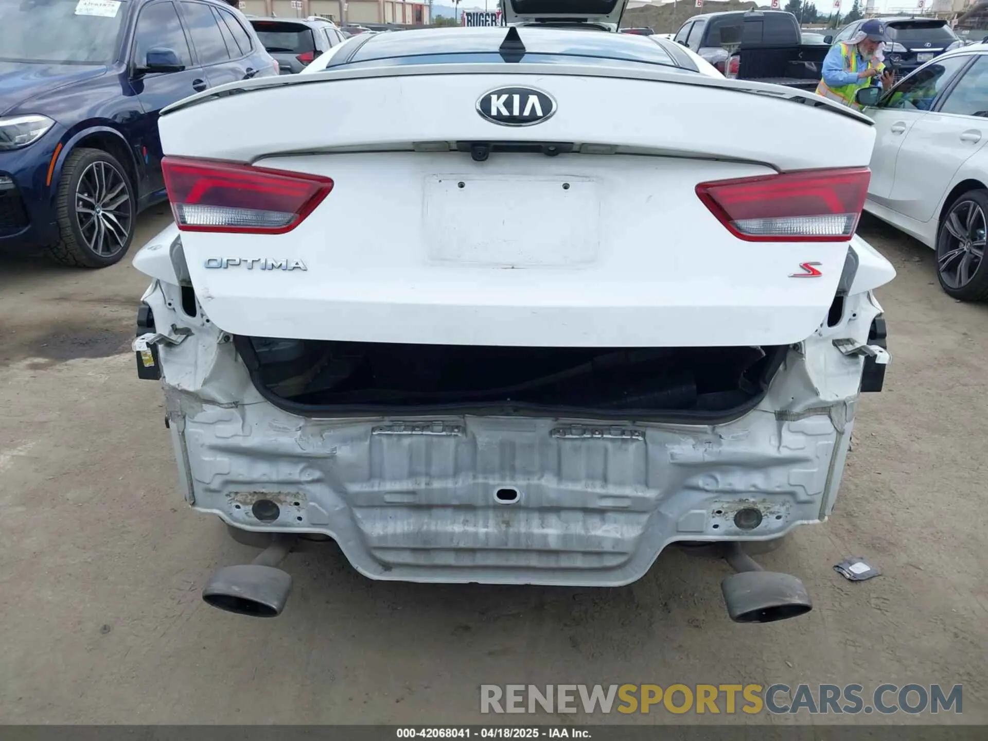 6 Photograph of a damaged car 5XXGT4L33KG297379 KIA OPTIMA 2019