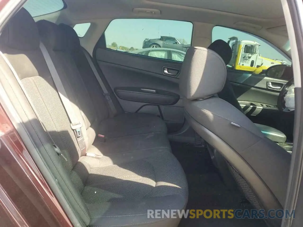10 Photograph of a damaged car 5XXGT4L33KG298709 KIA OPTIMA 2019